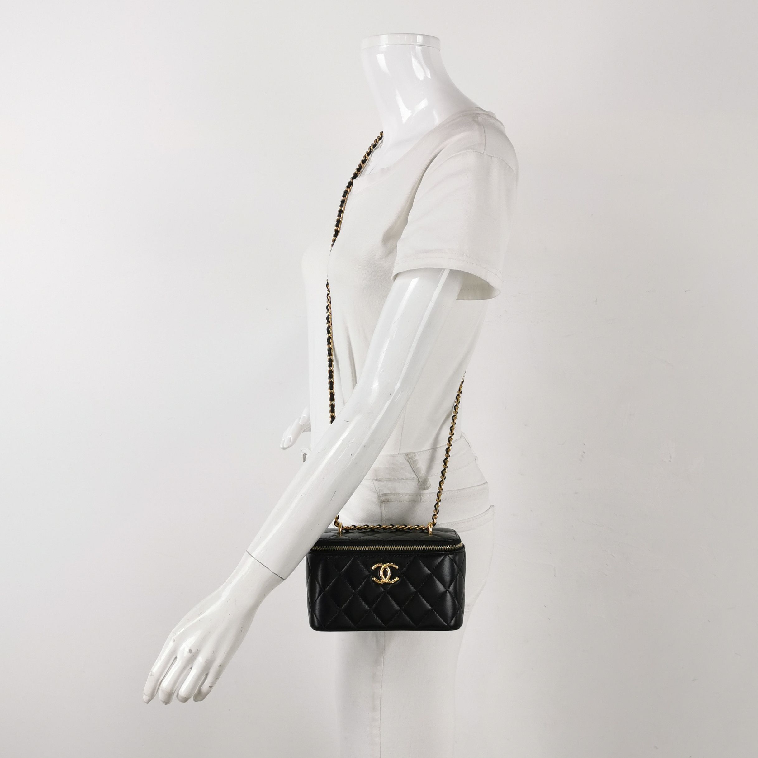 Chanel Chanel Women os Shoulder Bags Size ONE SIZE - 2 Thumbnail