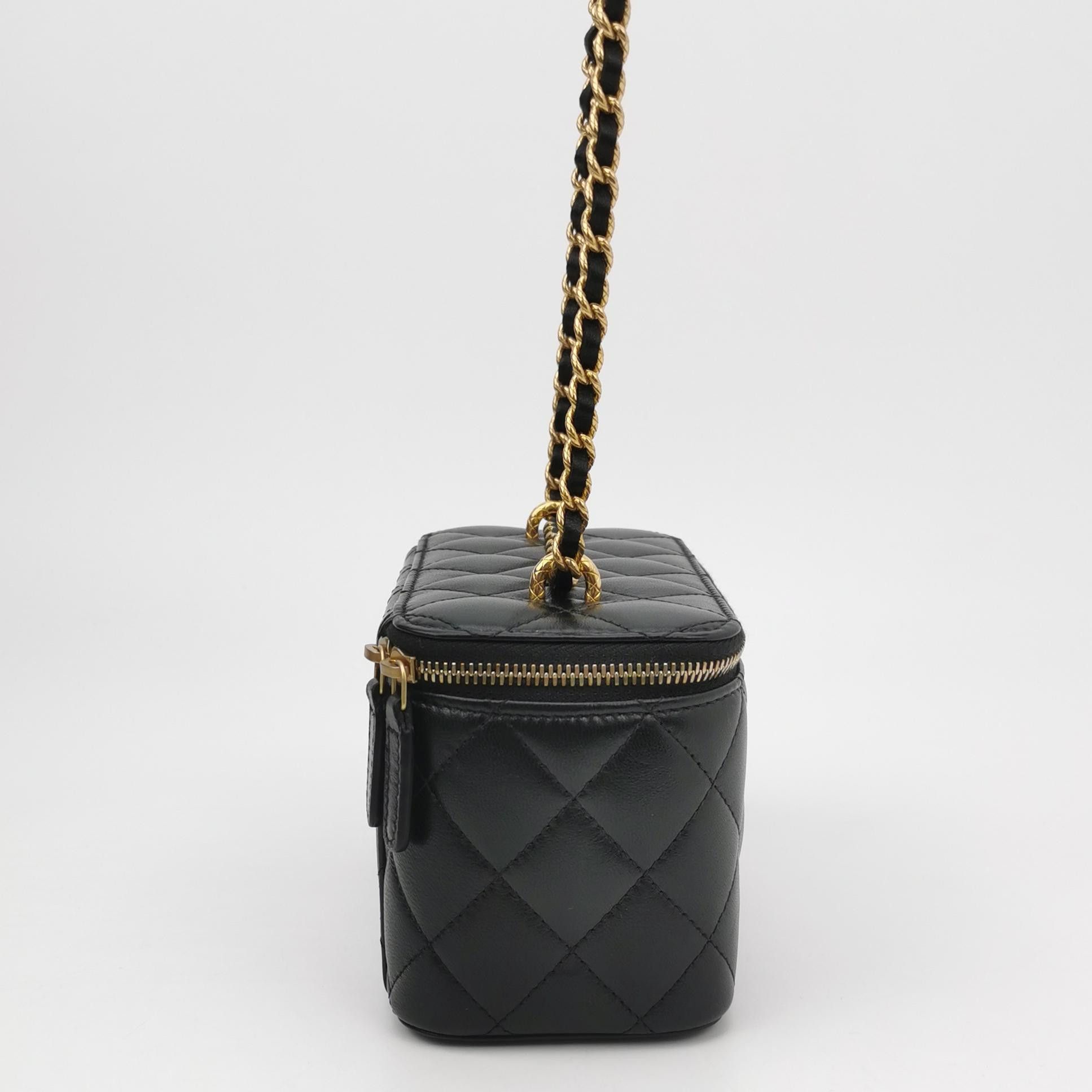 Chanel Chanel Women os Shoulder Bags Size ONE SIZE - 4 Thumbnail
