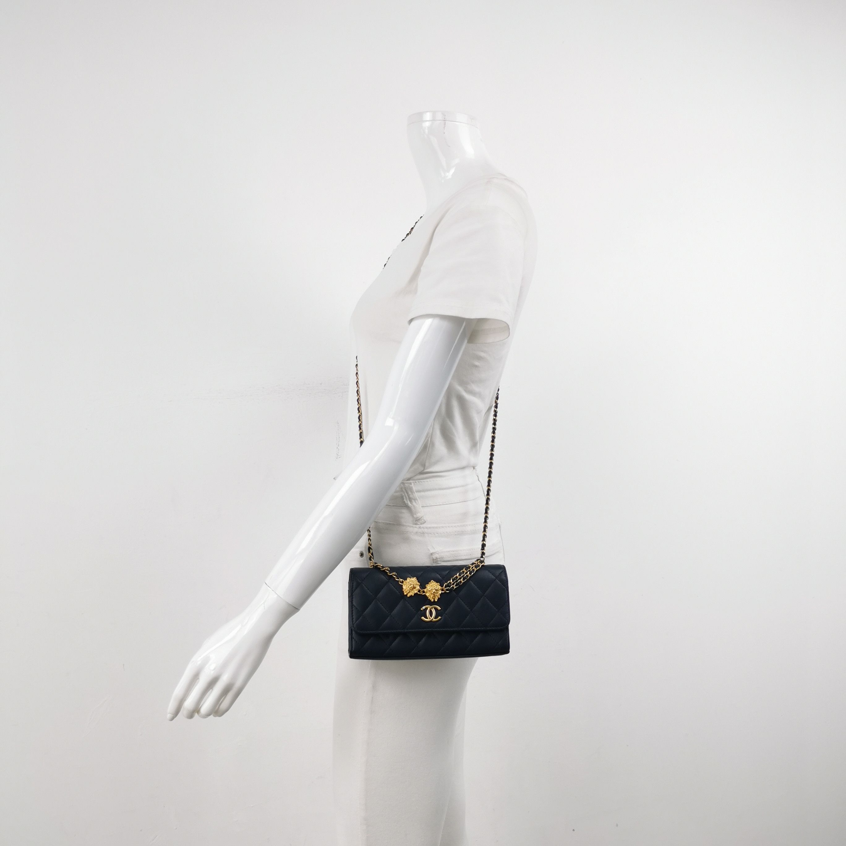 Chanel Chanel Women os Shoulder Bags Size ONE SIZE - 2 Thumbnail