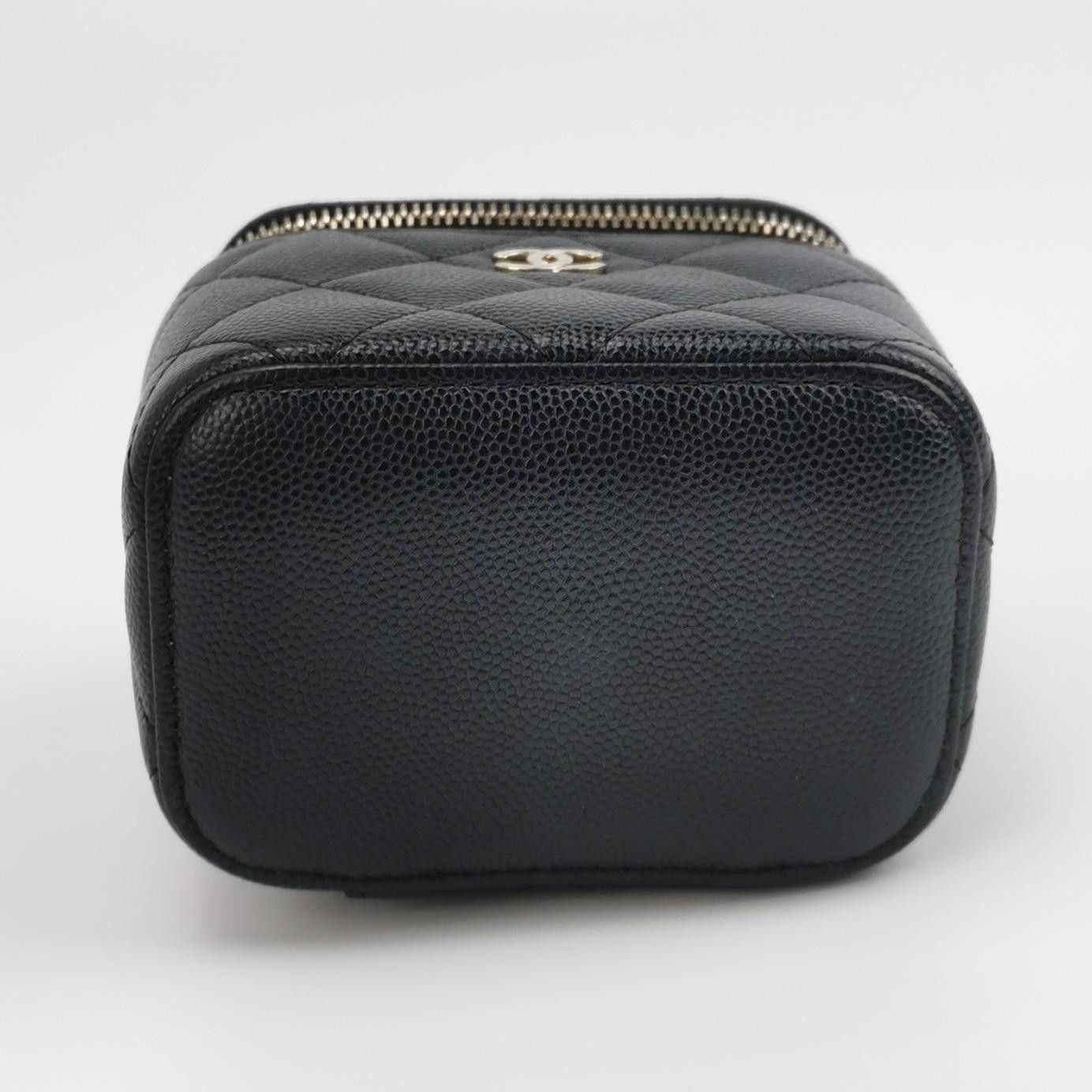 Chanel Chanel Women os Shoulder Bags Size ONE SIZE - 6 Thumbnail