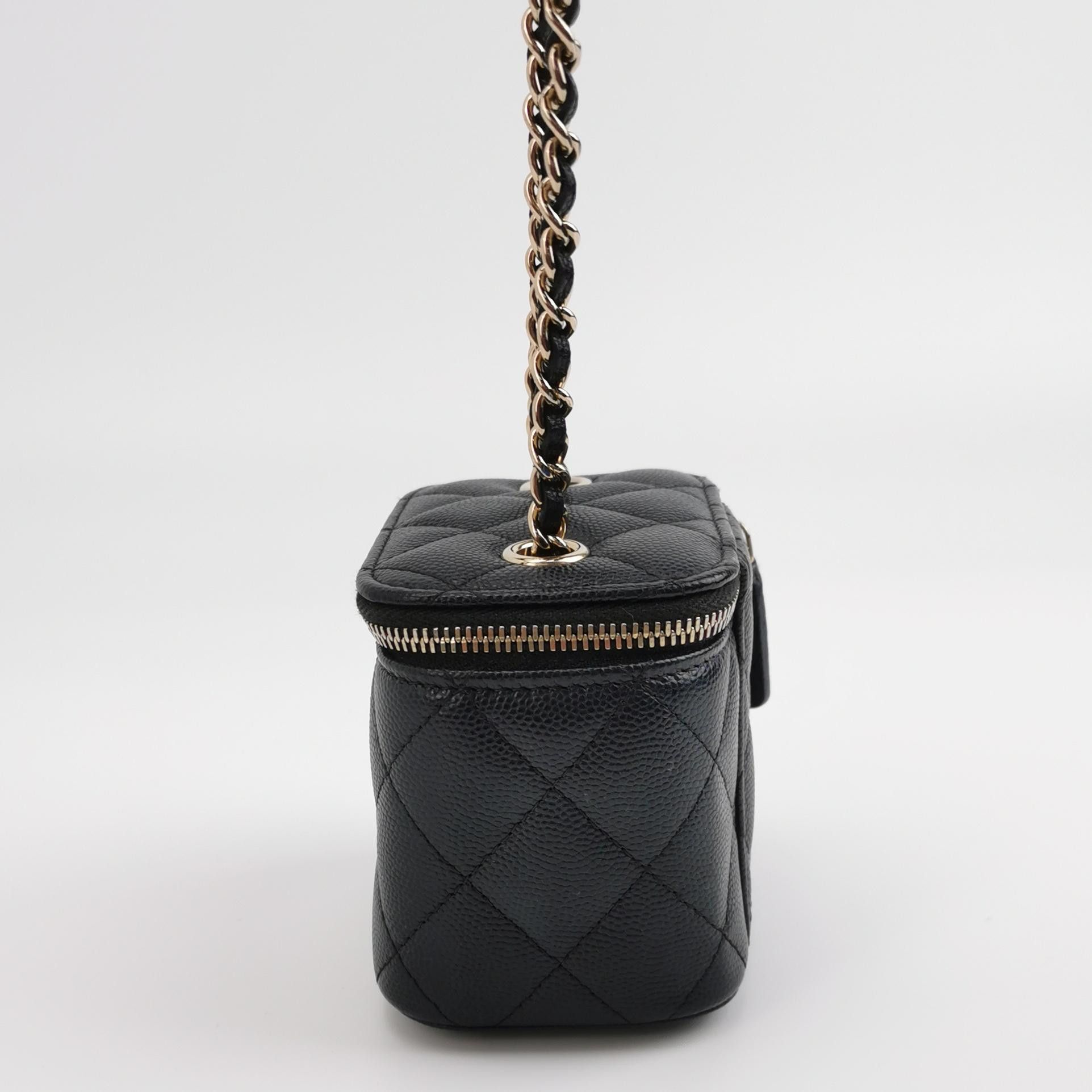 Chanel Chanel Women os Shoulder Bags Size ONE SIZE - 3 Thumbnail