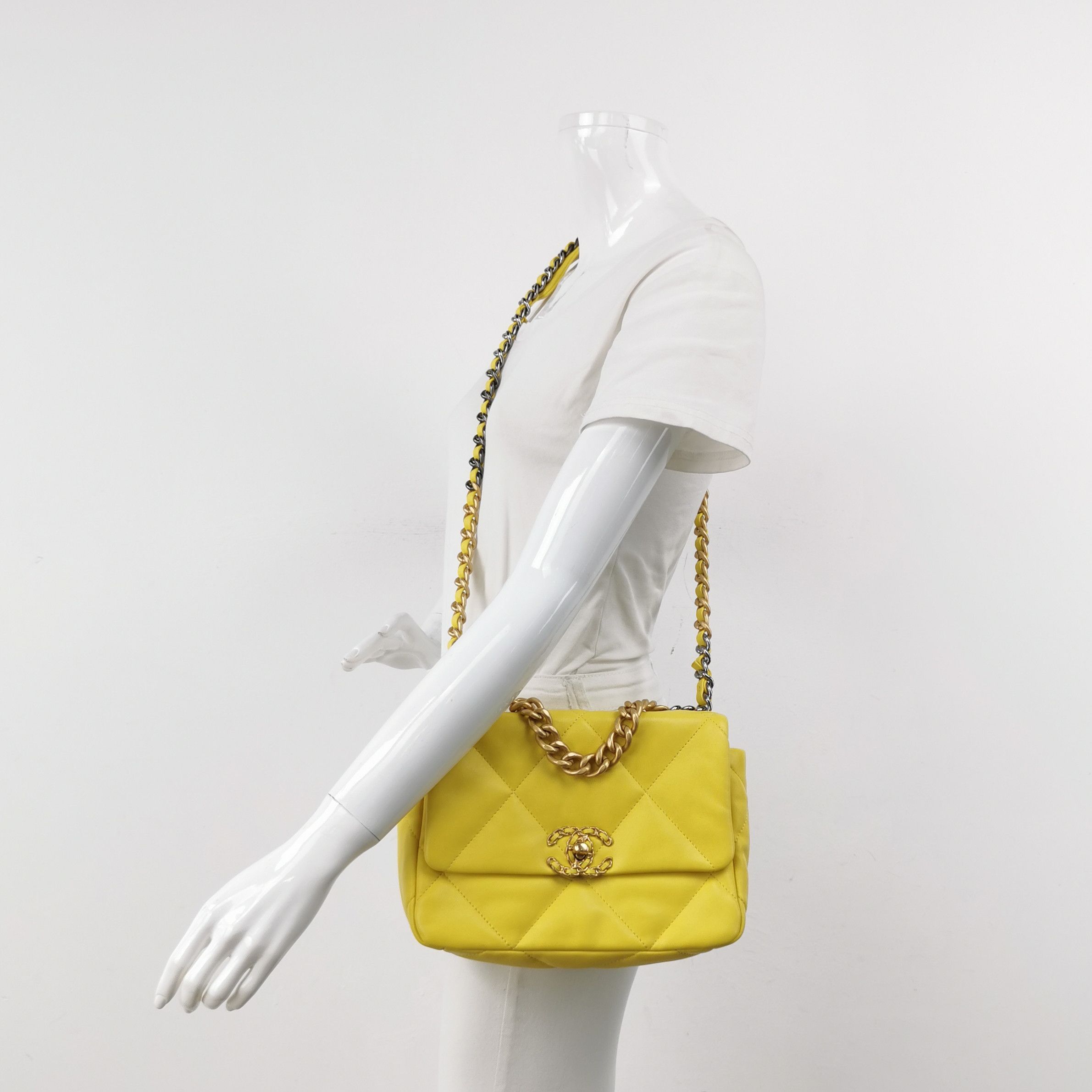 Chanel Chanel Women os Shoulder Bags Size ONE SIZE - 2 Thumbnail