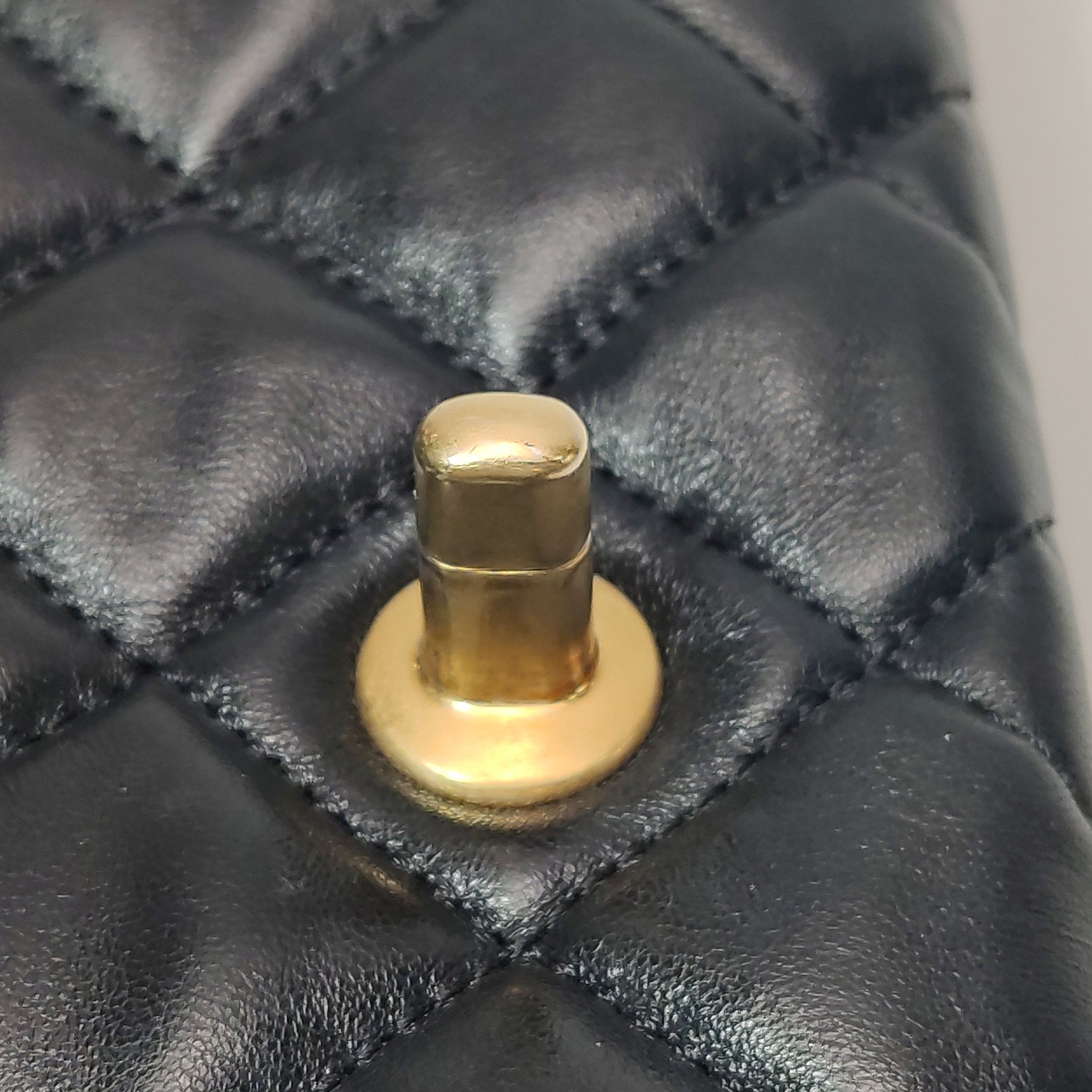 Chanel Chanel Women os Shoulder Bags Size ONE SIZE - 15 Thumbnail