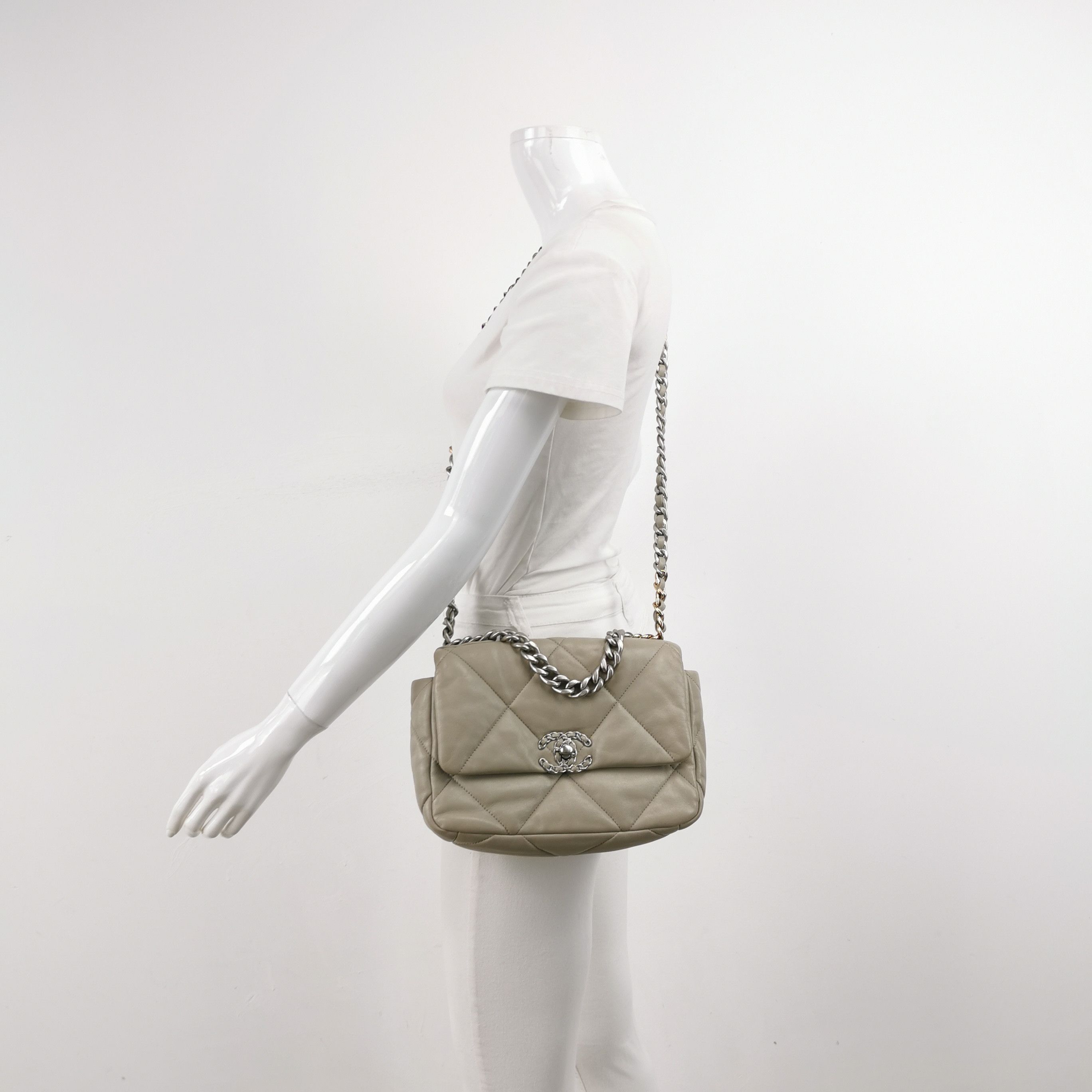 Chanel Chanel Women os Shoulder Bags Size ONE SIZE - 2 Thumbnail