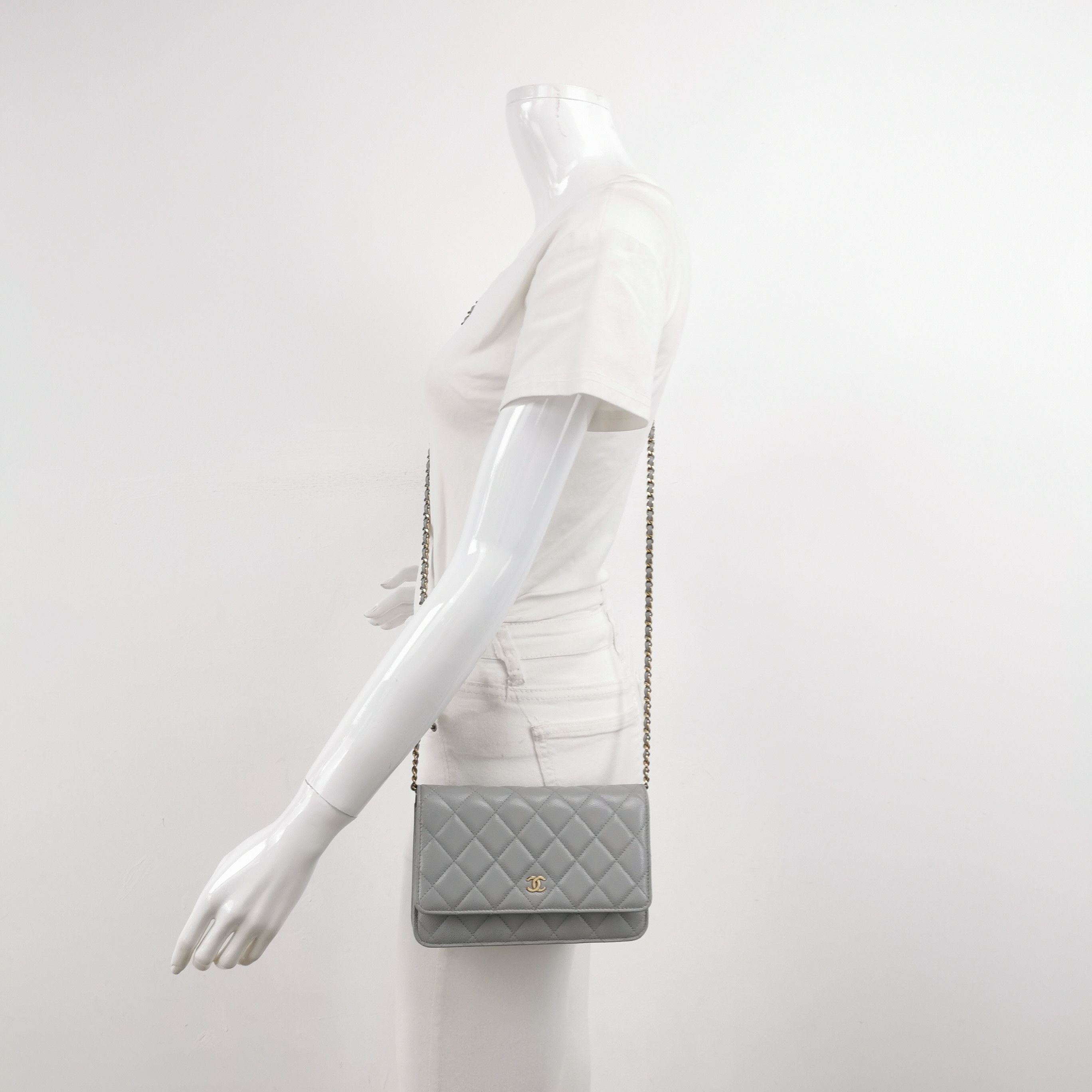 Chanel Chanel Women os Crossbody Bags Size ONE SIZE - 2 Thumbnail