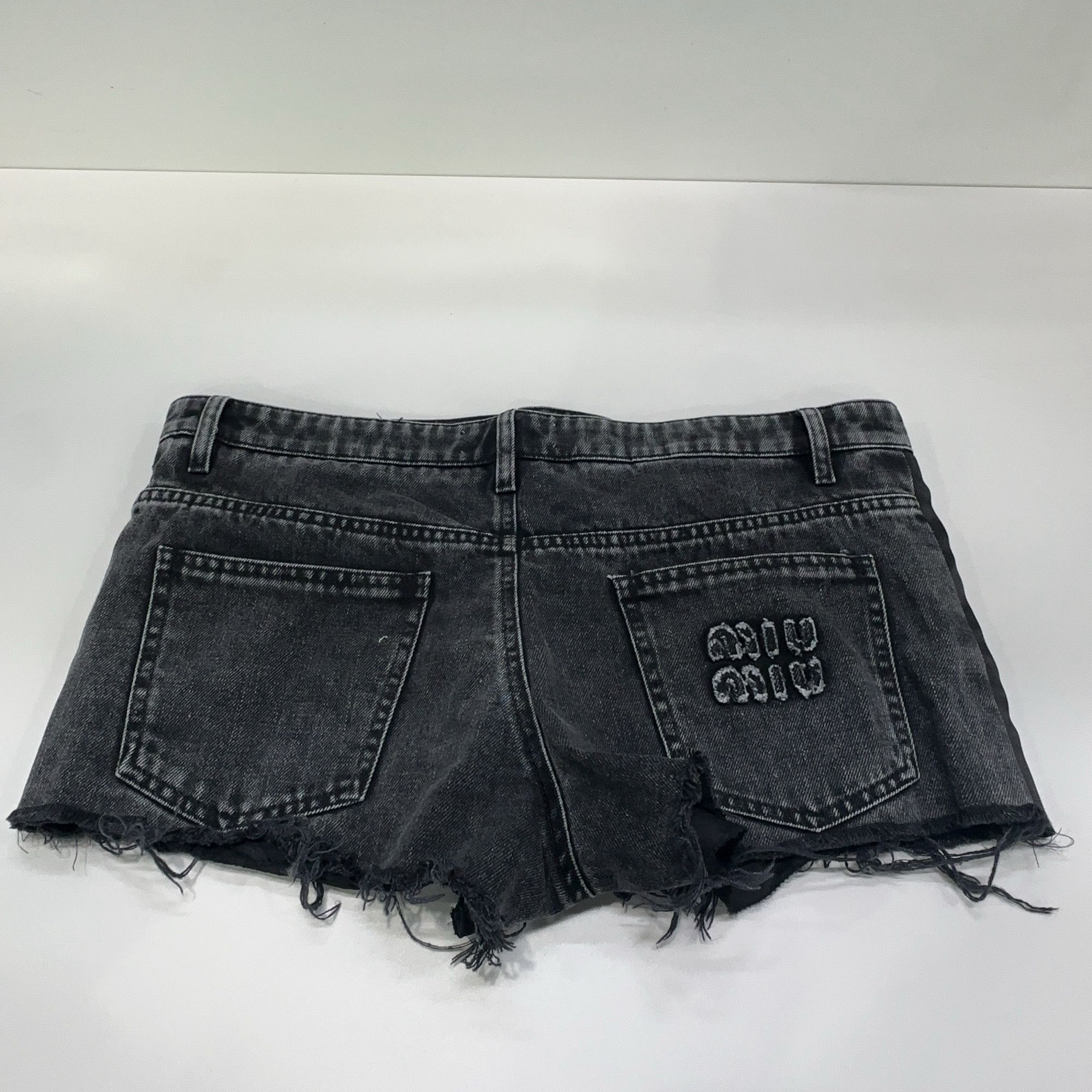Miu Miu Miu Miu Frayed Denim Shorts Size 26 Size 26" / US 2 / IT 38 - 9 Thumbnail