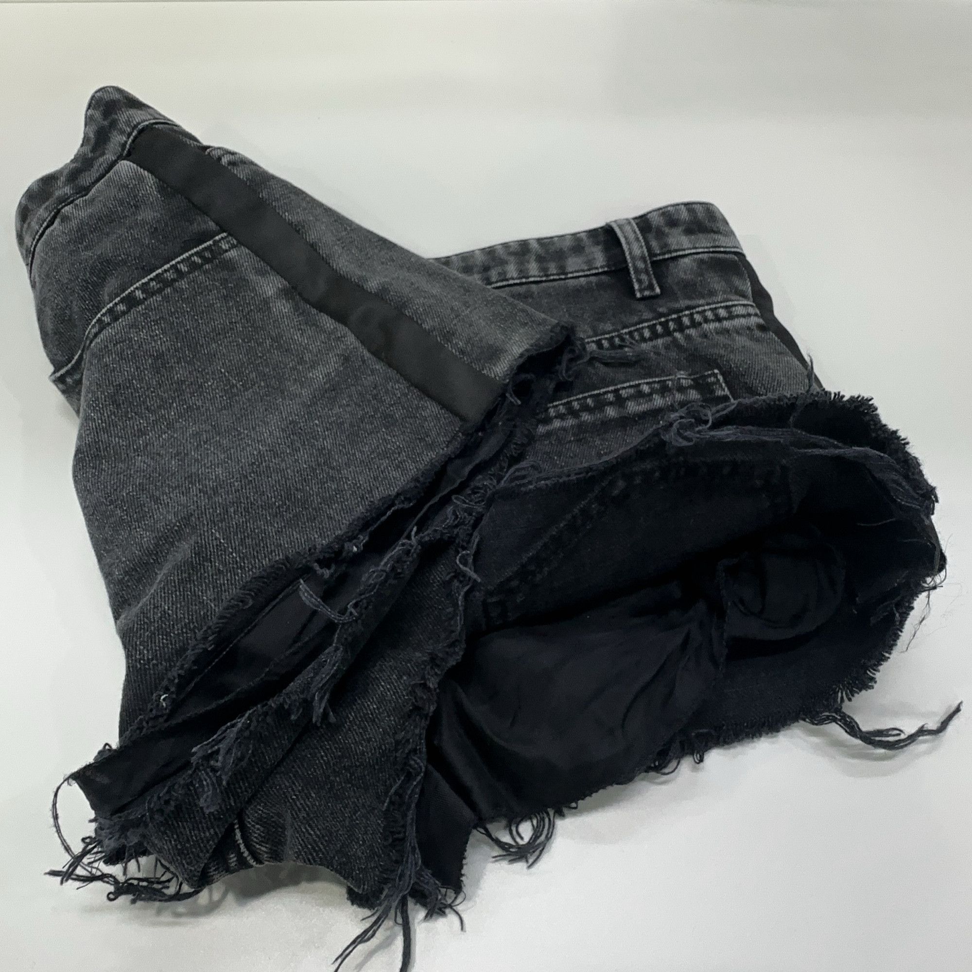Miu Miu Miu Miu Frayed Denim Shorts Size 26 Size 26" / US 2 / IT 38 - 10 Thumbnail
