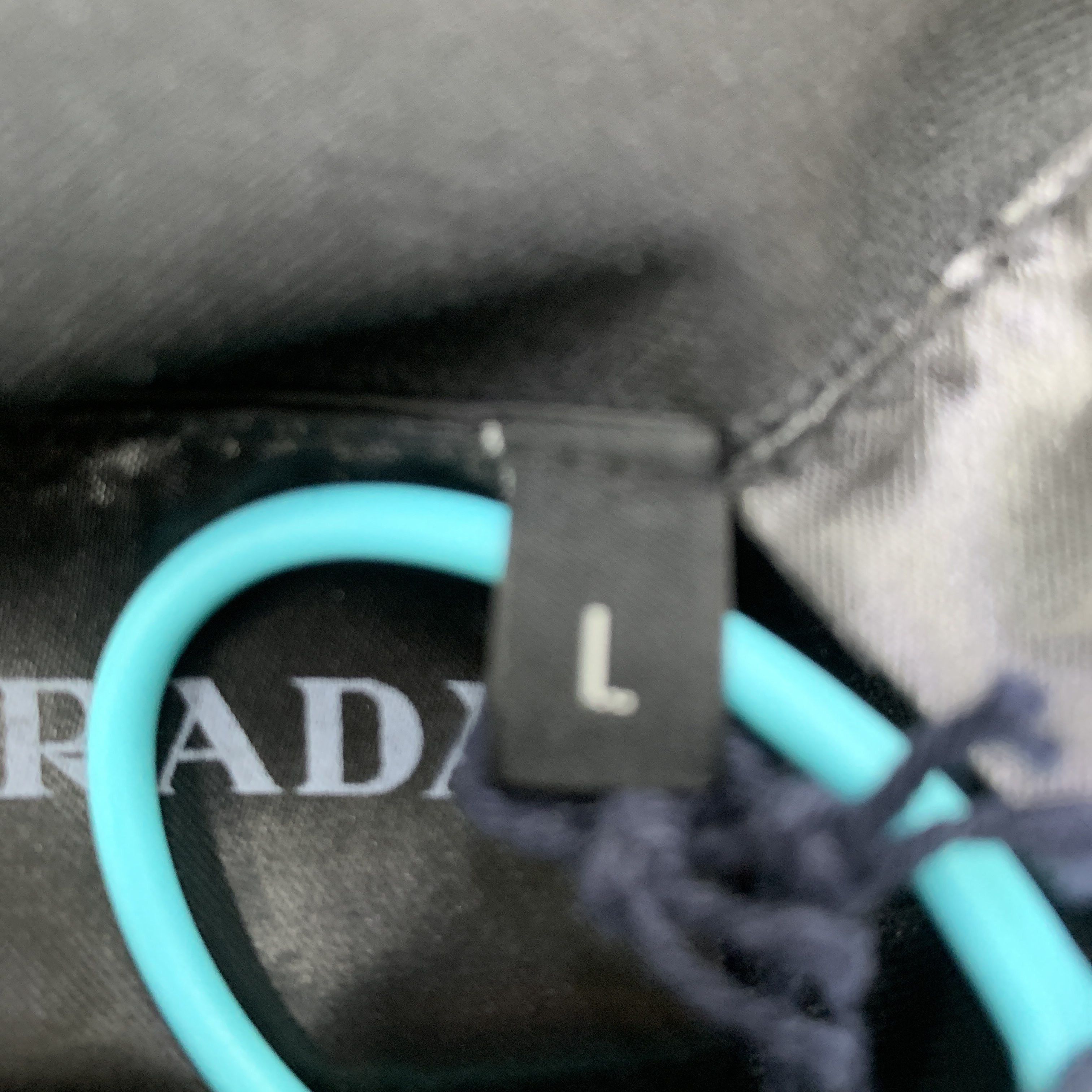 Prada Prada Logo Badge Quilted Short Sleeve T-Shirt Size L Size US L / EU 52-54 / 3 - 2 Thumbnail