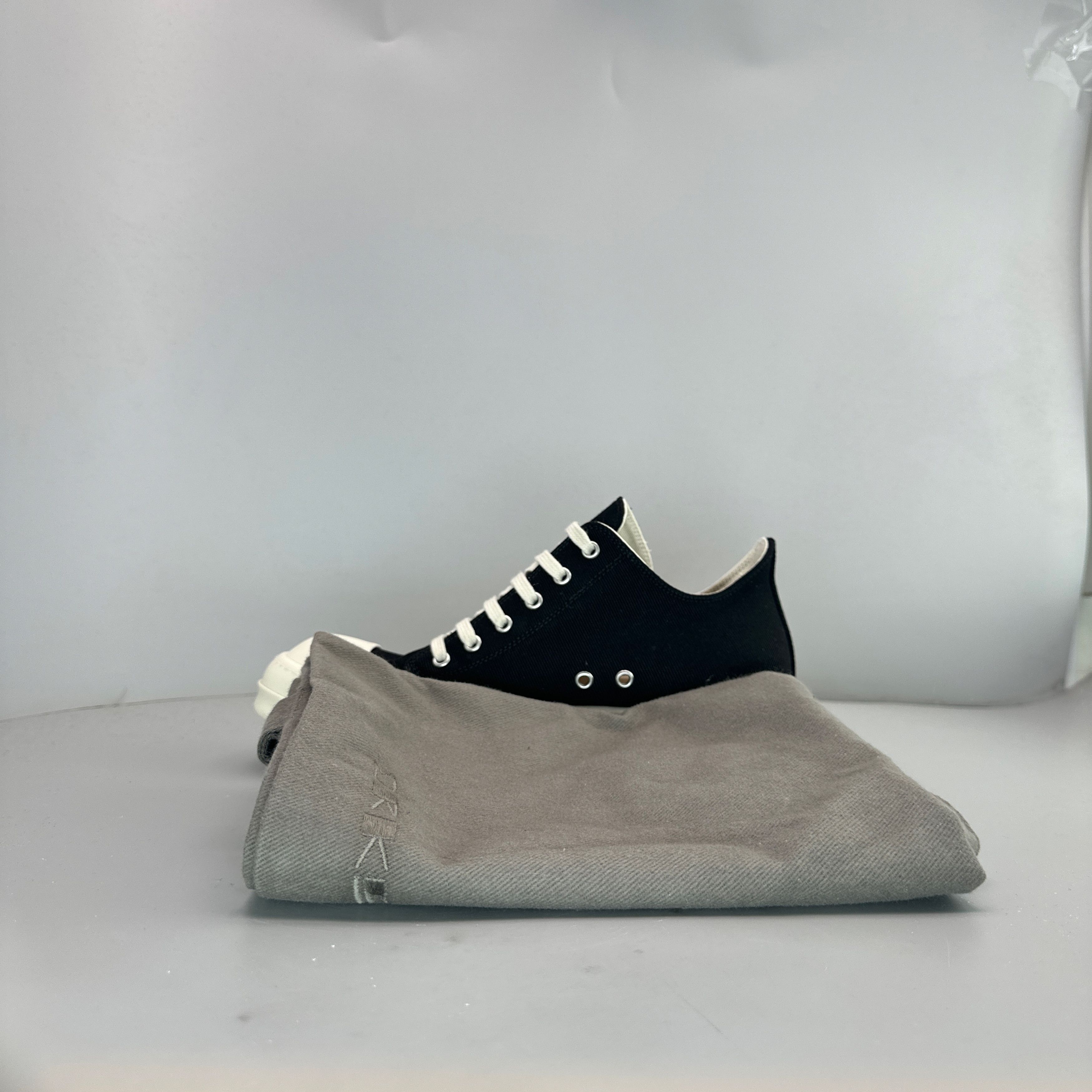 Rick Owens Drkshdw Rick Owens DRKSHDW Low-Top Canvas Sneakers Size 7 Size US 7 / EU 40 - 10 Thumbnail