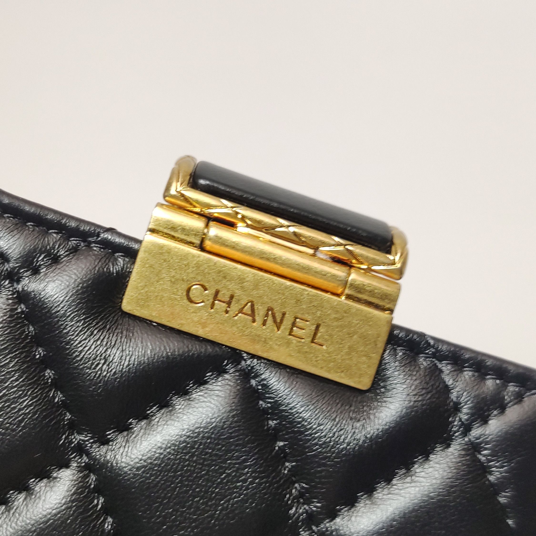 Chanel Chanel Women os Crossbody Bags Size ONE SIZE - 12 Thumbnail
