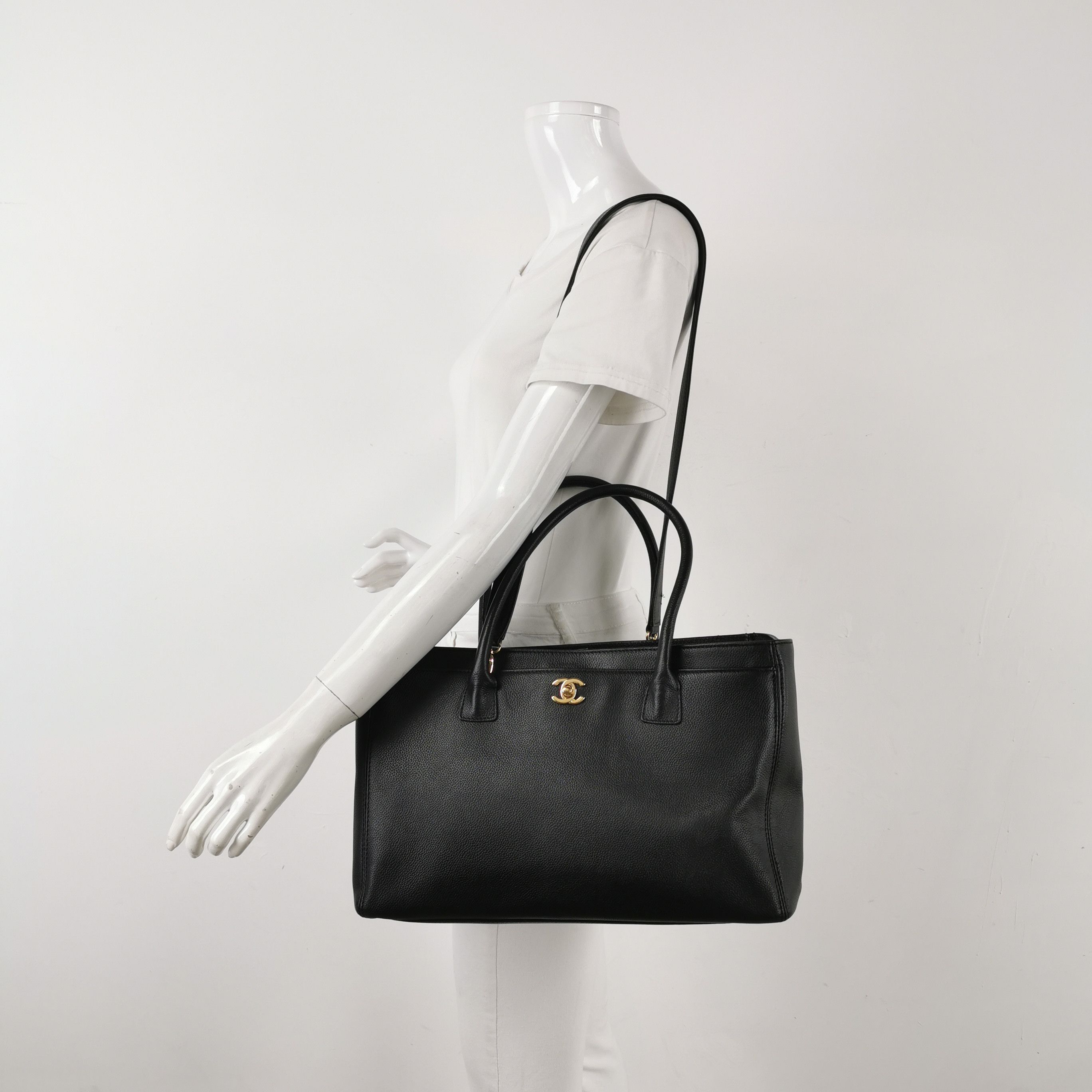 Chanel Chanel Women os Shoulder Bags Size ONE SIZE - 2 Thumbnail