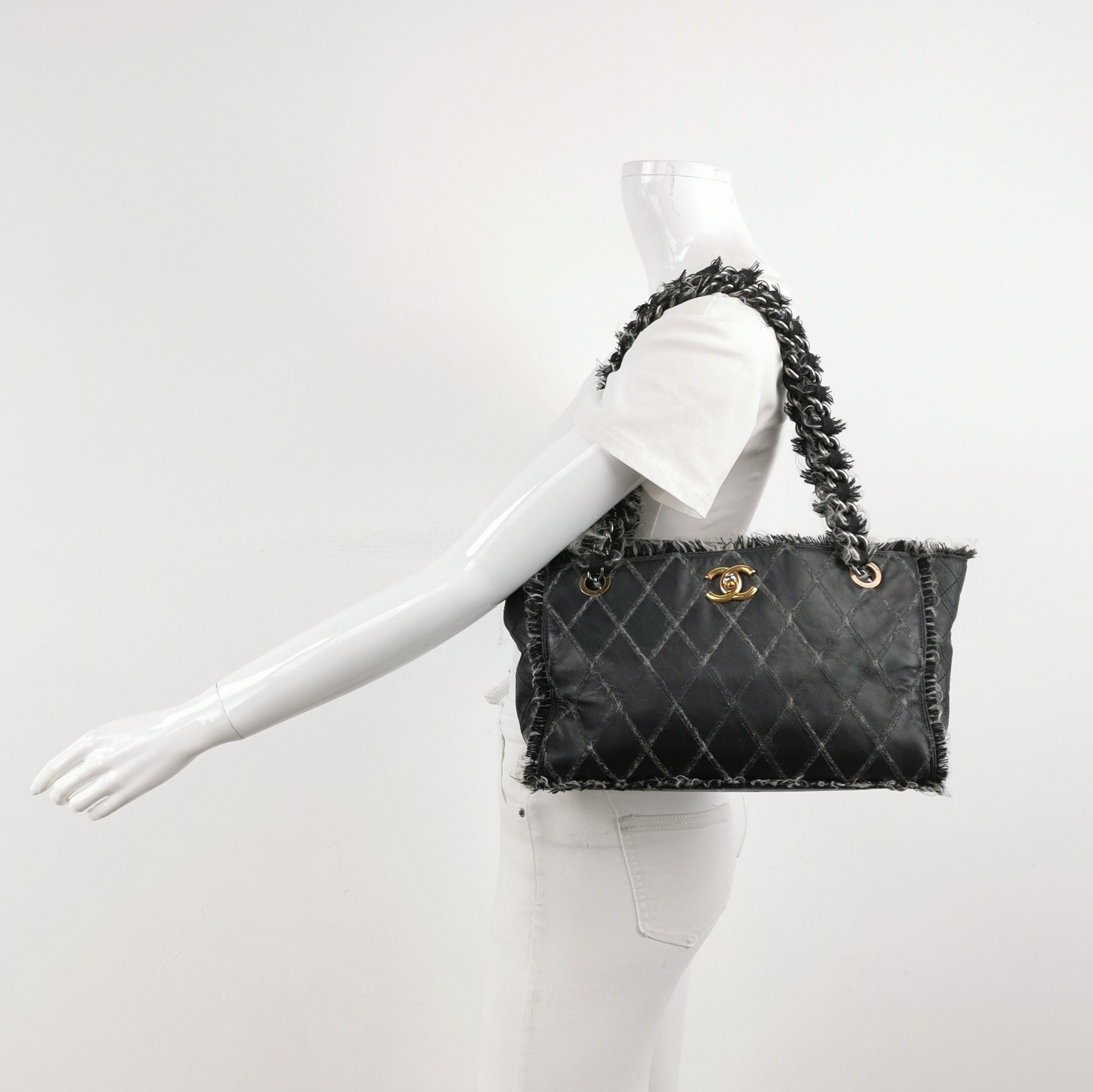 Chanel Chanel Women os Shoulder Bags Size ONE SIZE - 2 Thumbnail