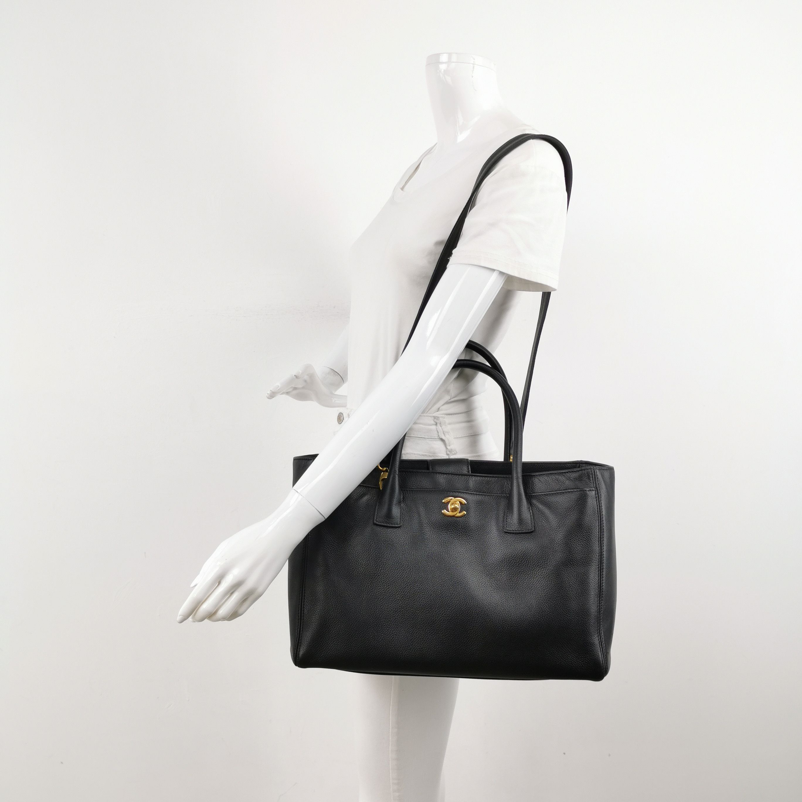 Chanel Chanel Women os Shoulder Bags Size ONE SIZE - 2 Thumbnail
