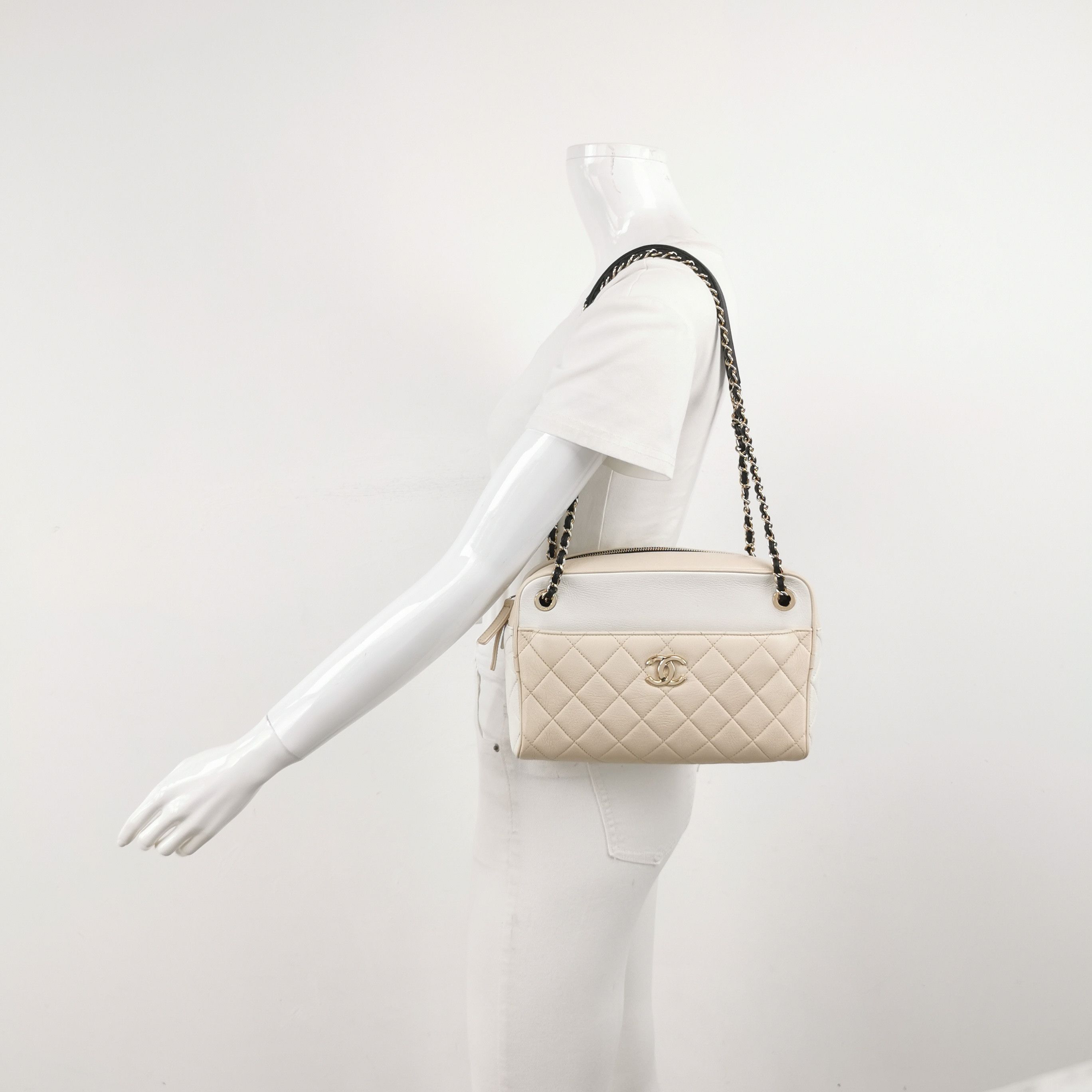 Chanel Chanel Women os Shoulder Bags Size ONE SIZE - 2 Thumbnail