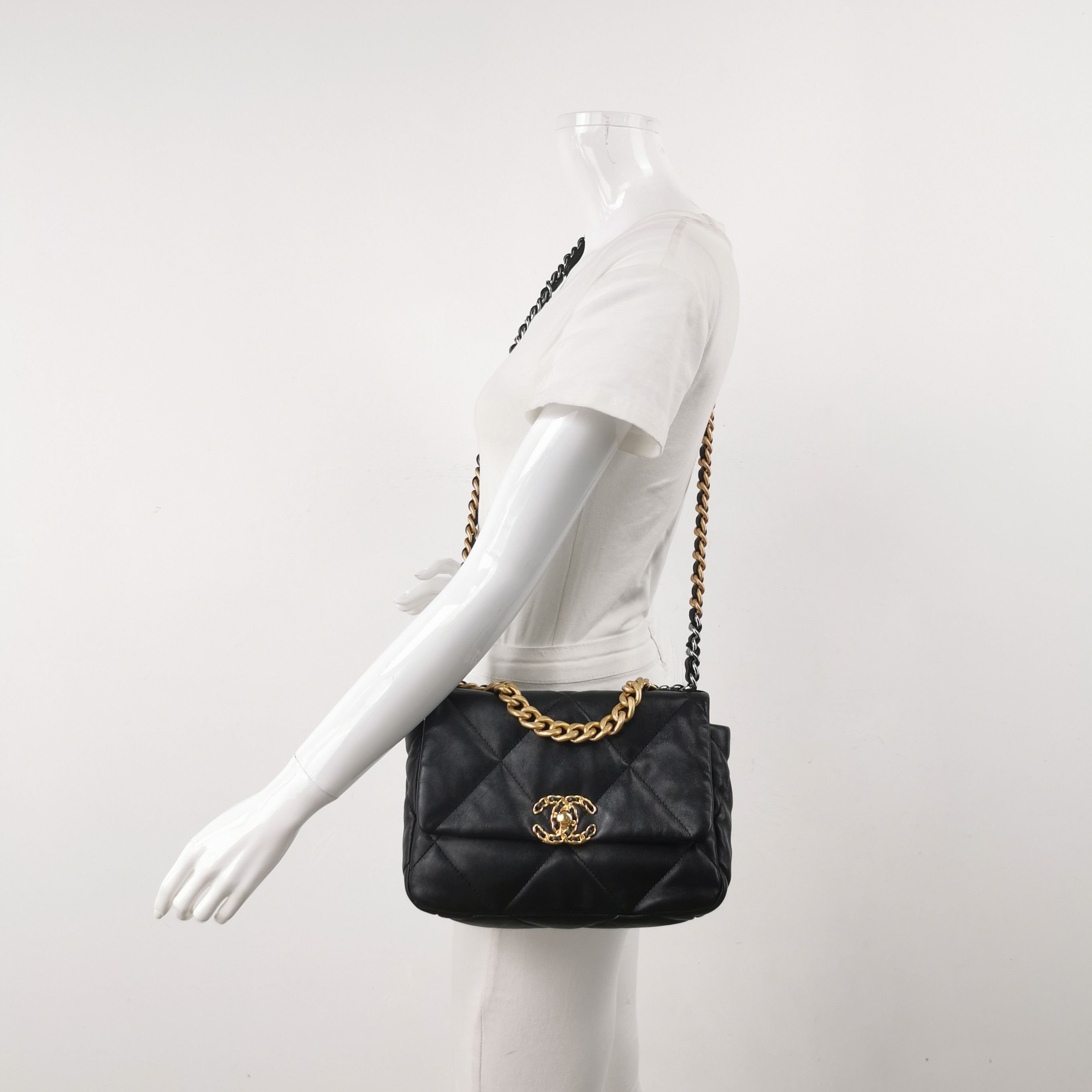 Chanel Chanel Women os Shoulder Bags Size ONE SIZE - 2 Thumbnail