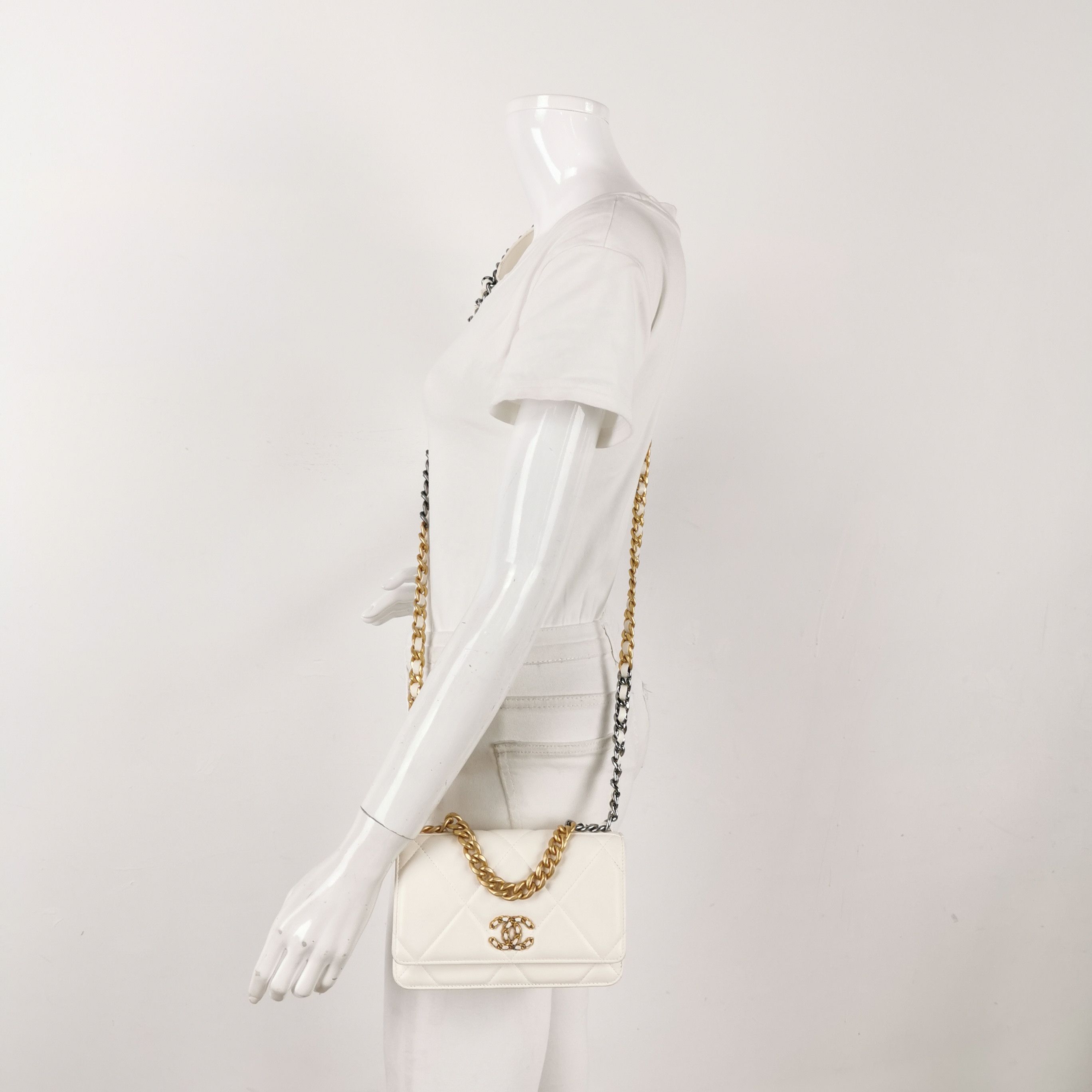 Chanel Chanel Women os Shoulder Bags Size ONE SIZE - 2 Thumbnail
