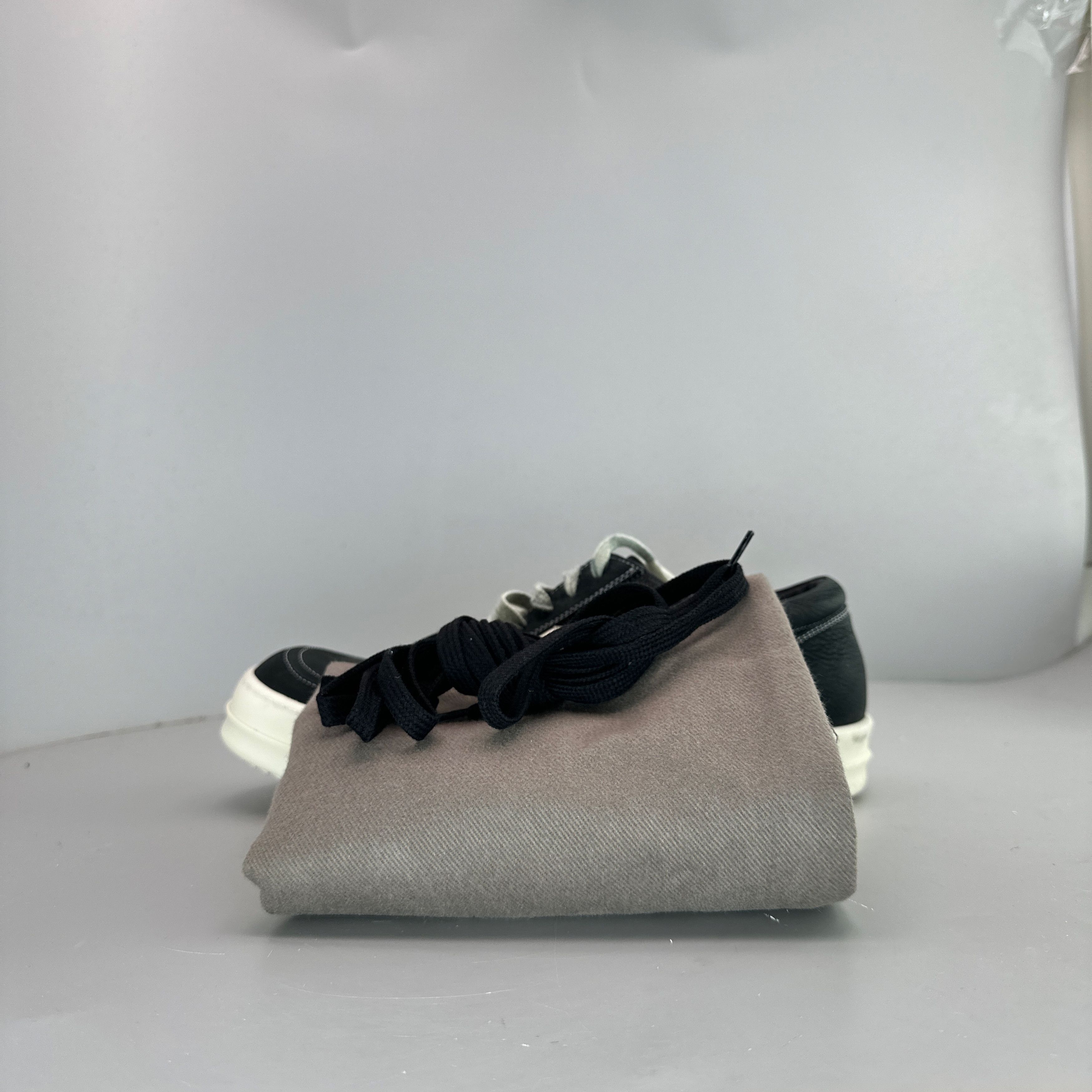 Rick Owens Rick Owens Leather Low-Top Sneakers Size 11 Size US 11 / EU 44 - 10 Thumbnail