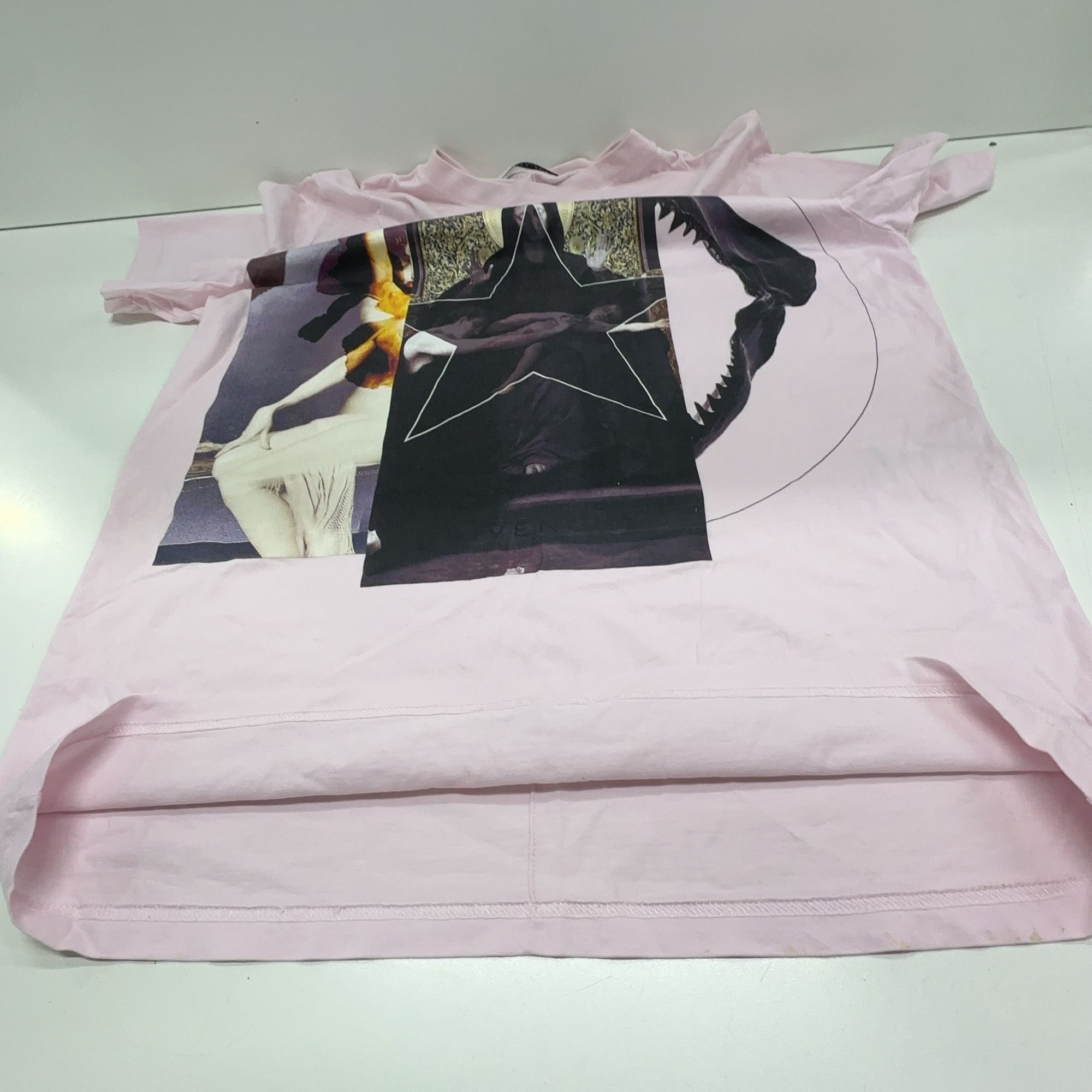 Givenchy Givenchy Graphic Print T-Shirt Pink XS Size US XS / EU 42 / 0 - 9 Thumbnail