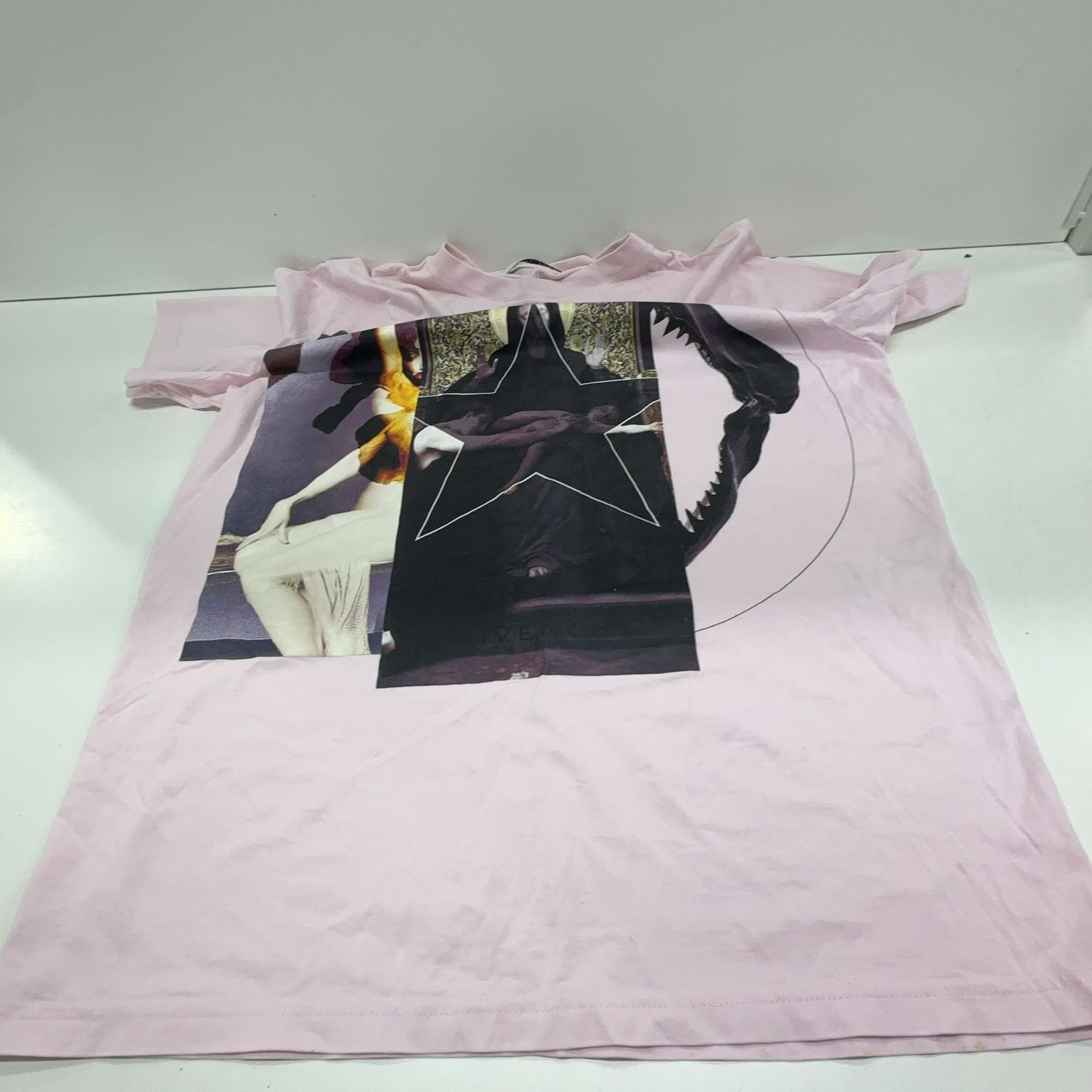 Givenchy Givenchy Graphic Print T-Shirt Pink XS Size US XS / EU 42 / 0 - 8 Thumbnail