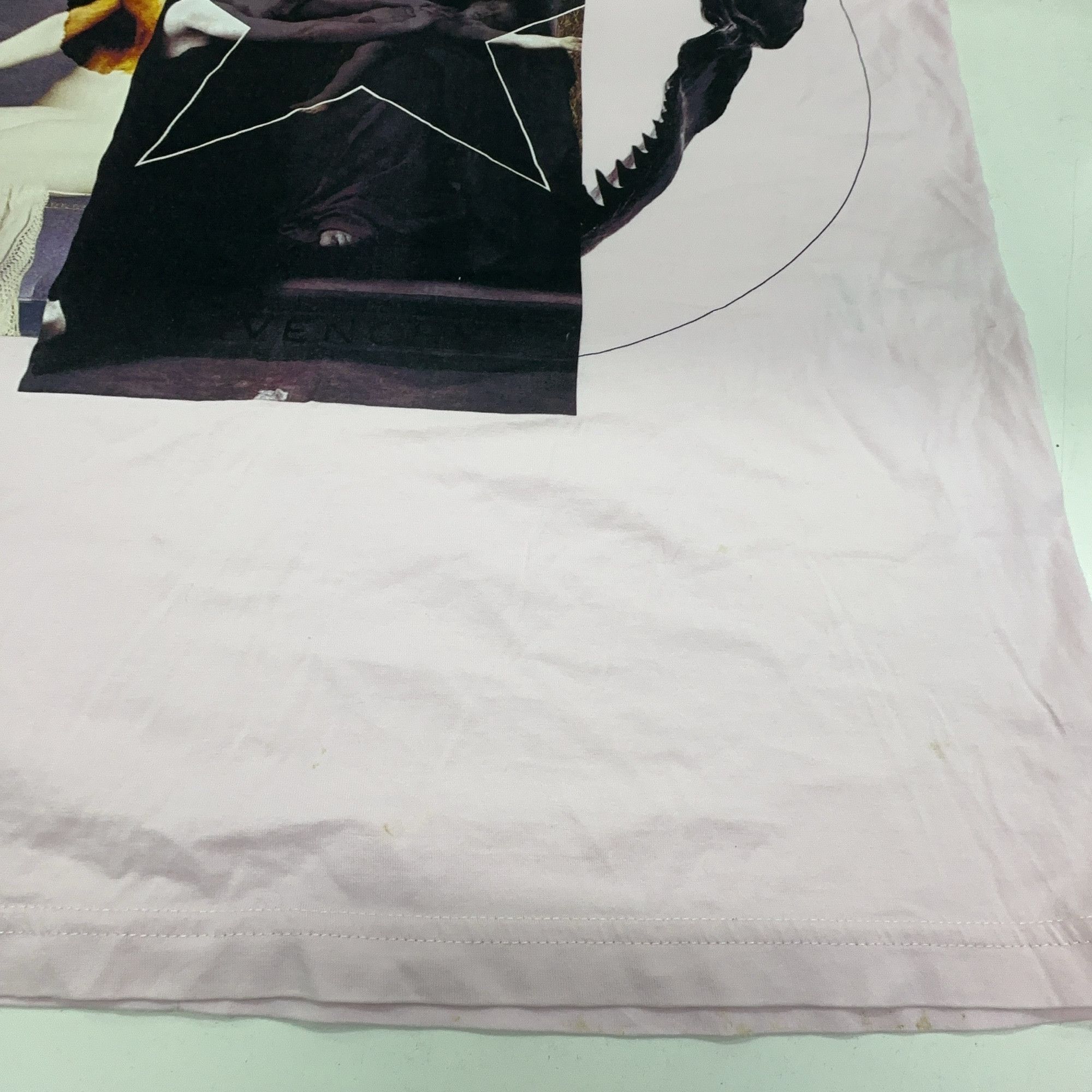 Givenchy Givenchy Graphic Print T-Shirt Pink XS Size US XS / EU 42 / 0 - 7 Thumbnail