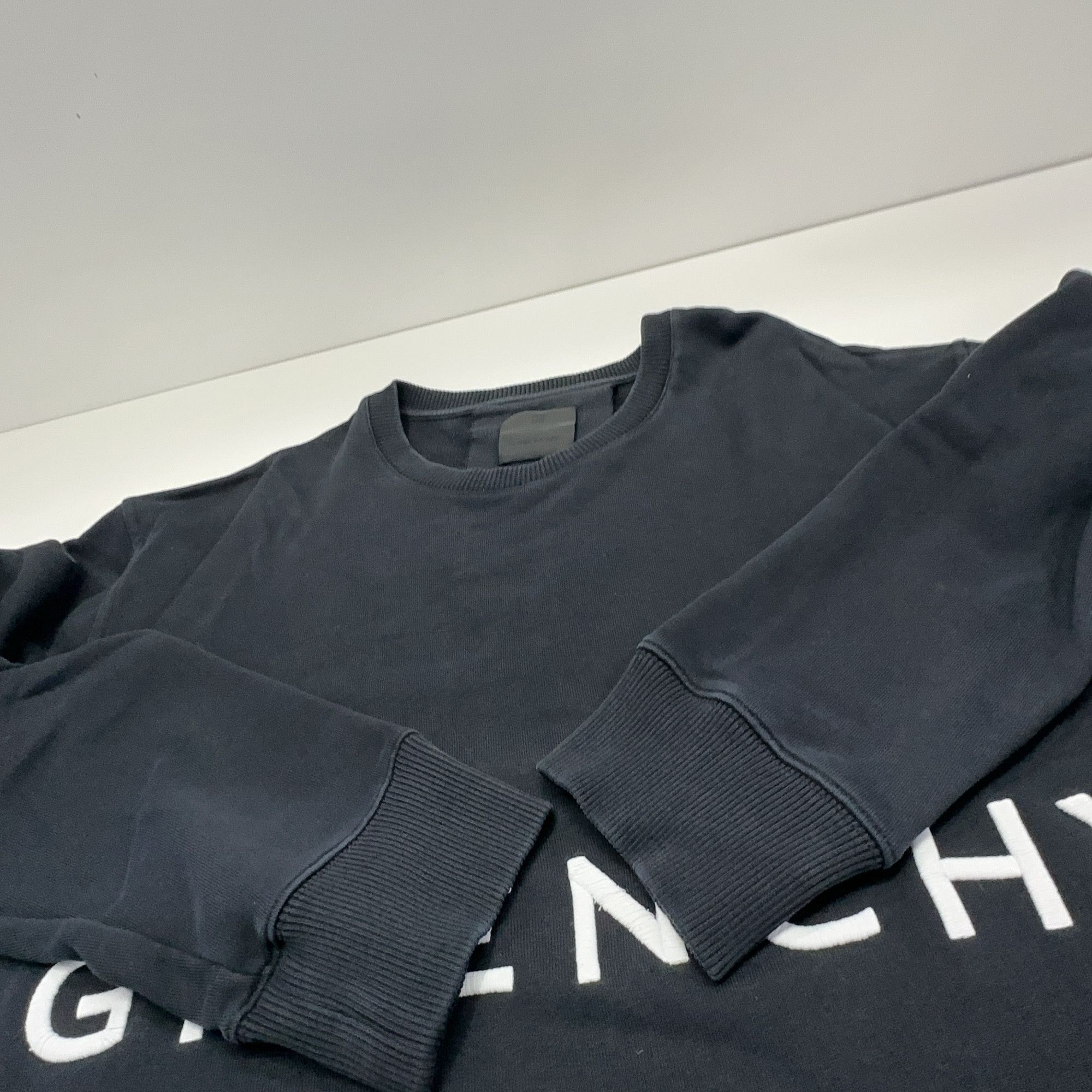 Givenchy Givenchy Logo Sweatshirt Size XXL Size US XXL / EU 58 / 5 - 12 Thumbnail