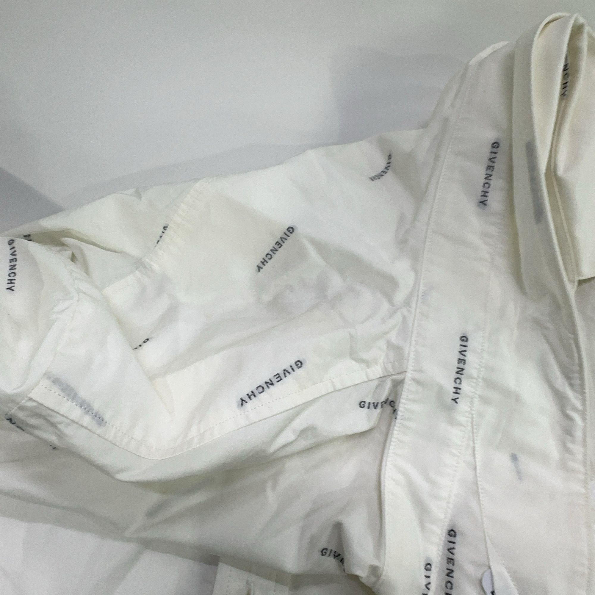 Givenchy Givenchy All-Over Logo Print Button Up Shirt Size 39 Size US M / EU 48-50 / 2 - 10 Thumbnail
