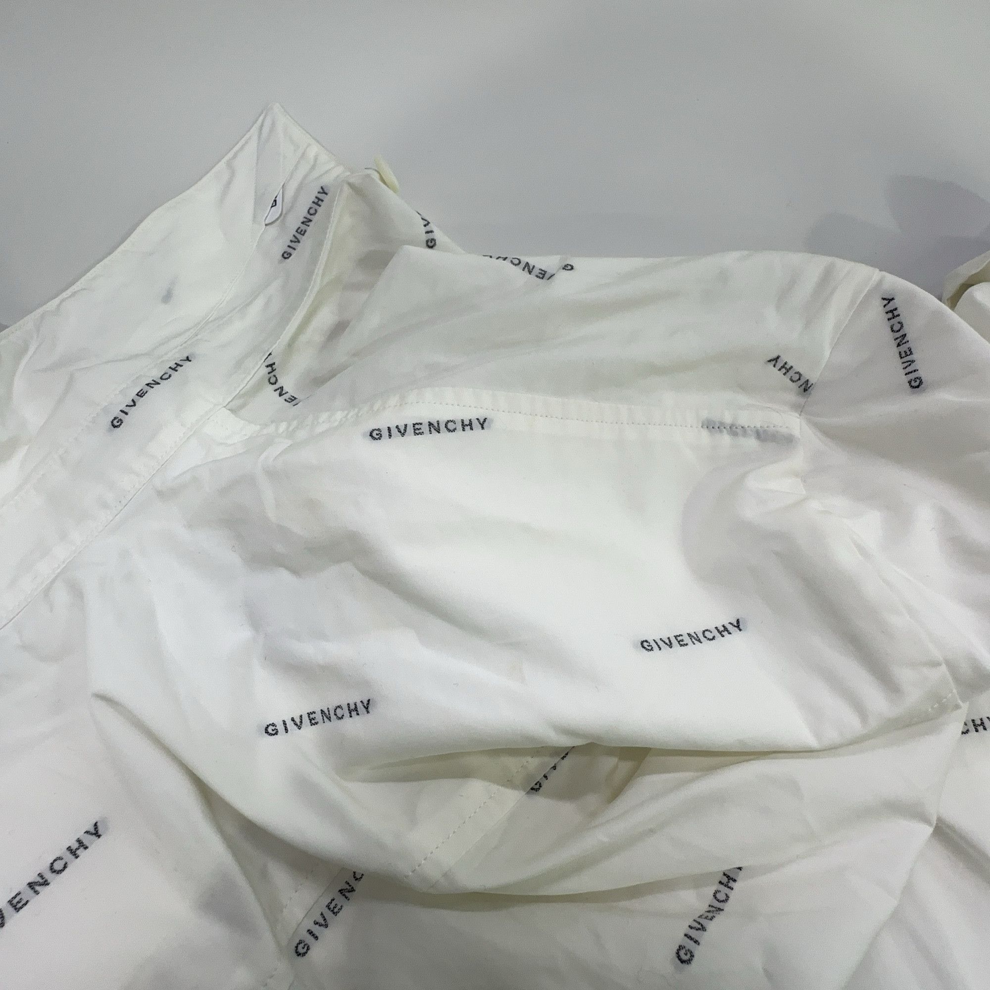 Givenchy Givenchy All-Over Logo Print Button Up Shirt Size 39 Size US M / EU 48-50 / 2 - 8 Thumbnail