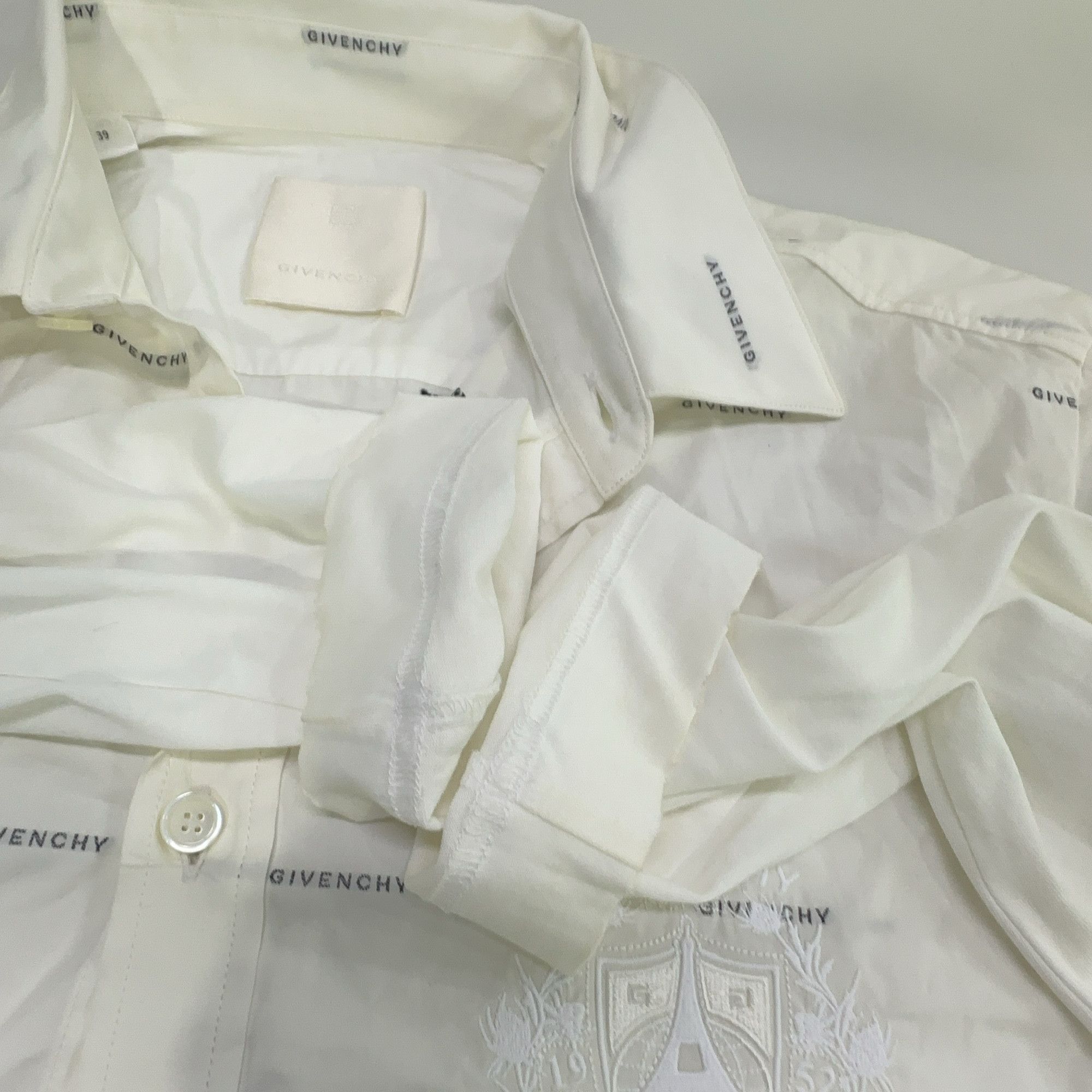 Givenchy Givenchy All-Over Logo Print Button Up Shirt Size 39 Size US M / EU 48-50 / 2 - 13 Thumbnail