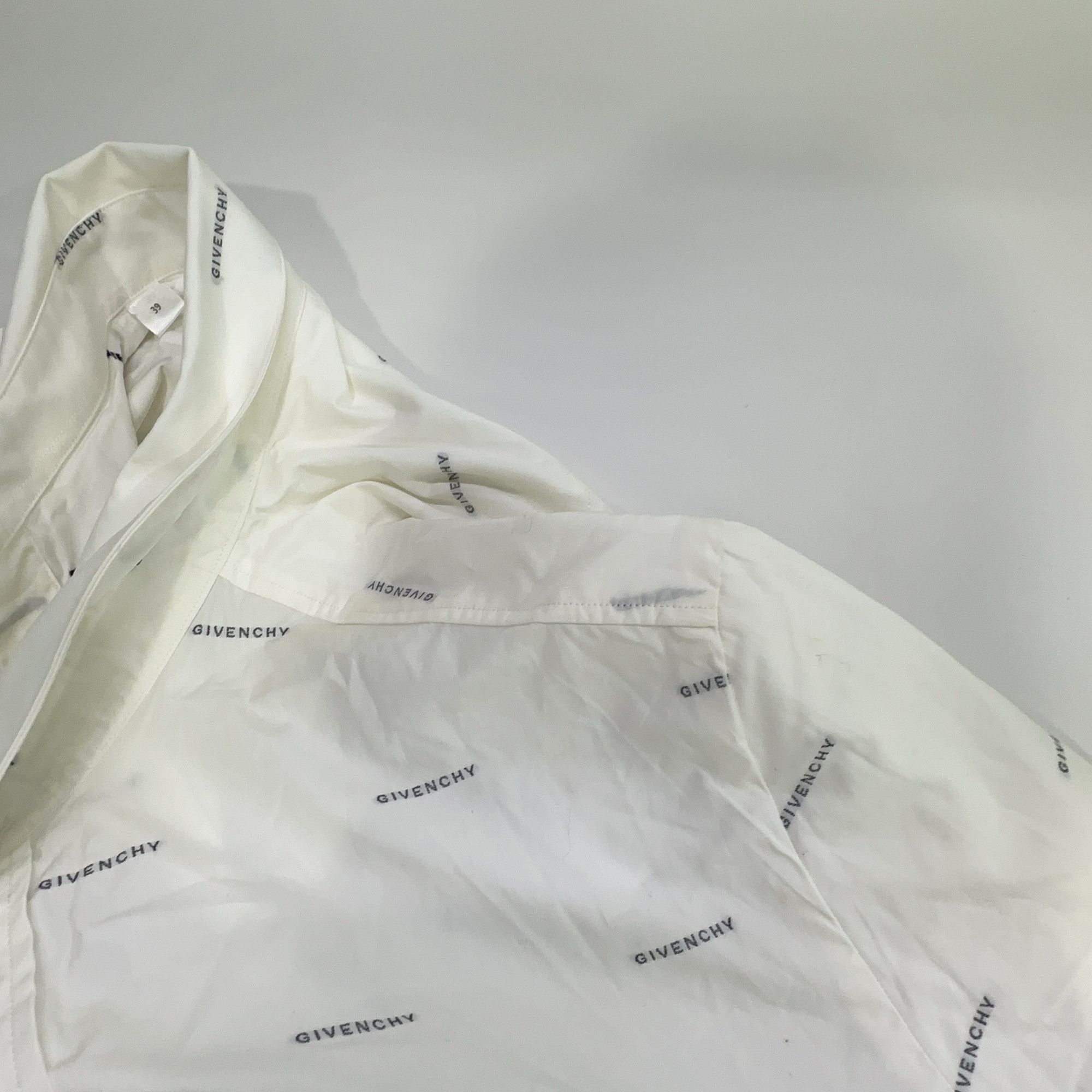 Givenchy Givenchy All-Over Logo Print Button Up Shirt Size 39 Size US M / EU 48-50 / 2 - 11 Thumbnail