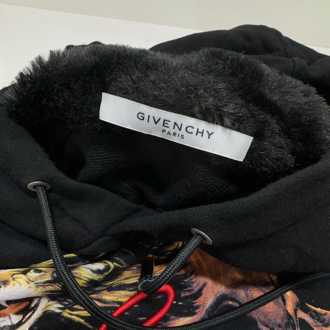 Givenchy Givenchy Lion Graphic Hoodie Size L Size US L / EU 52-54 / 3 - 3 Thumbnail