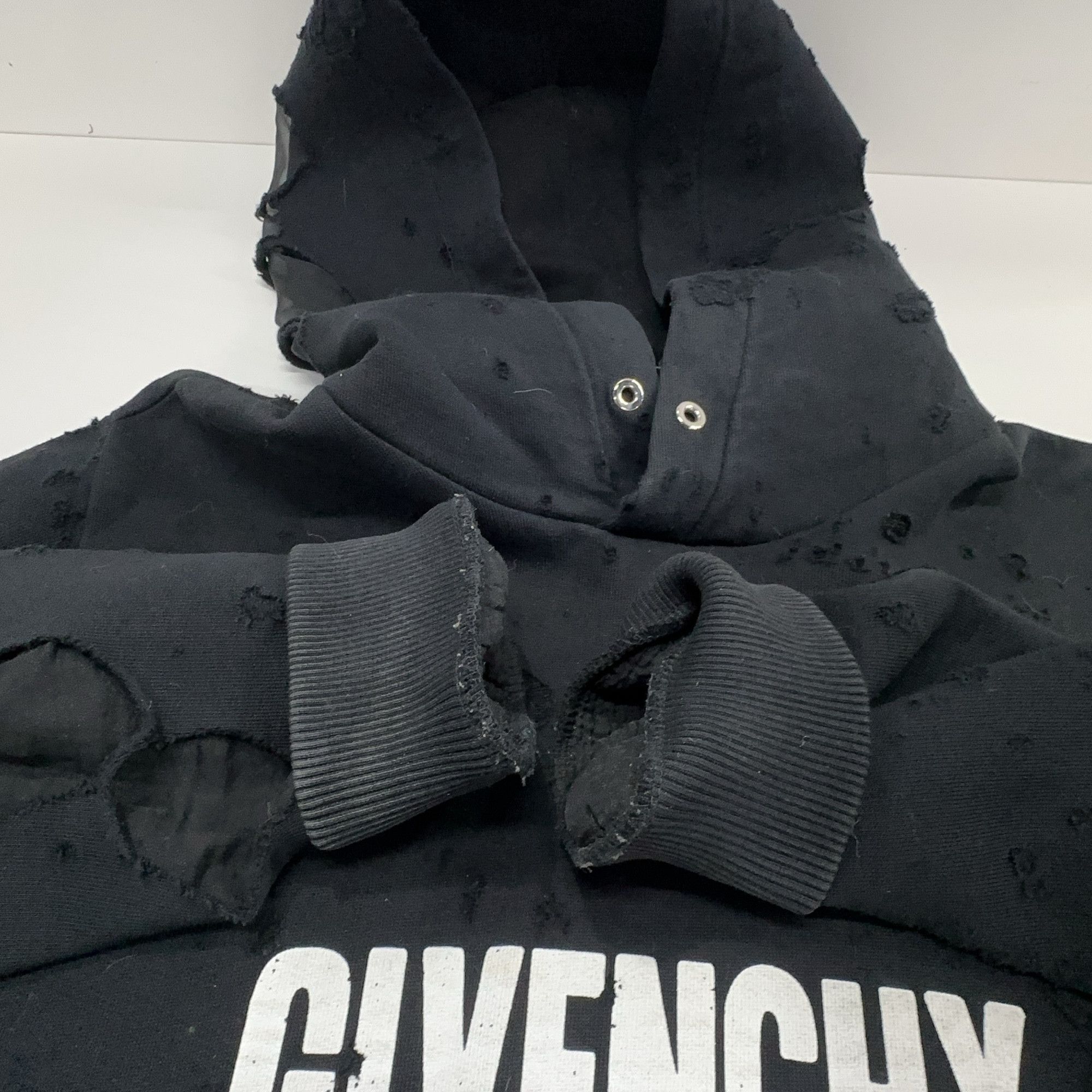 Givenchy Givenchy Distressed Logo Hoodie Size S Size US S / EU 44-46 / 1 - 12 Thumbnail