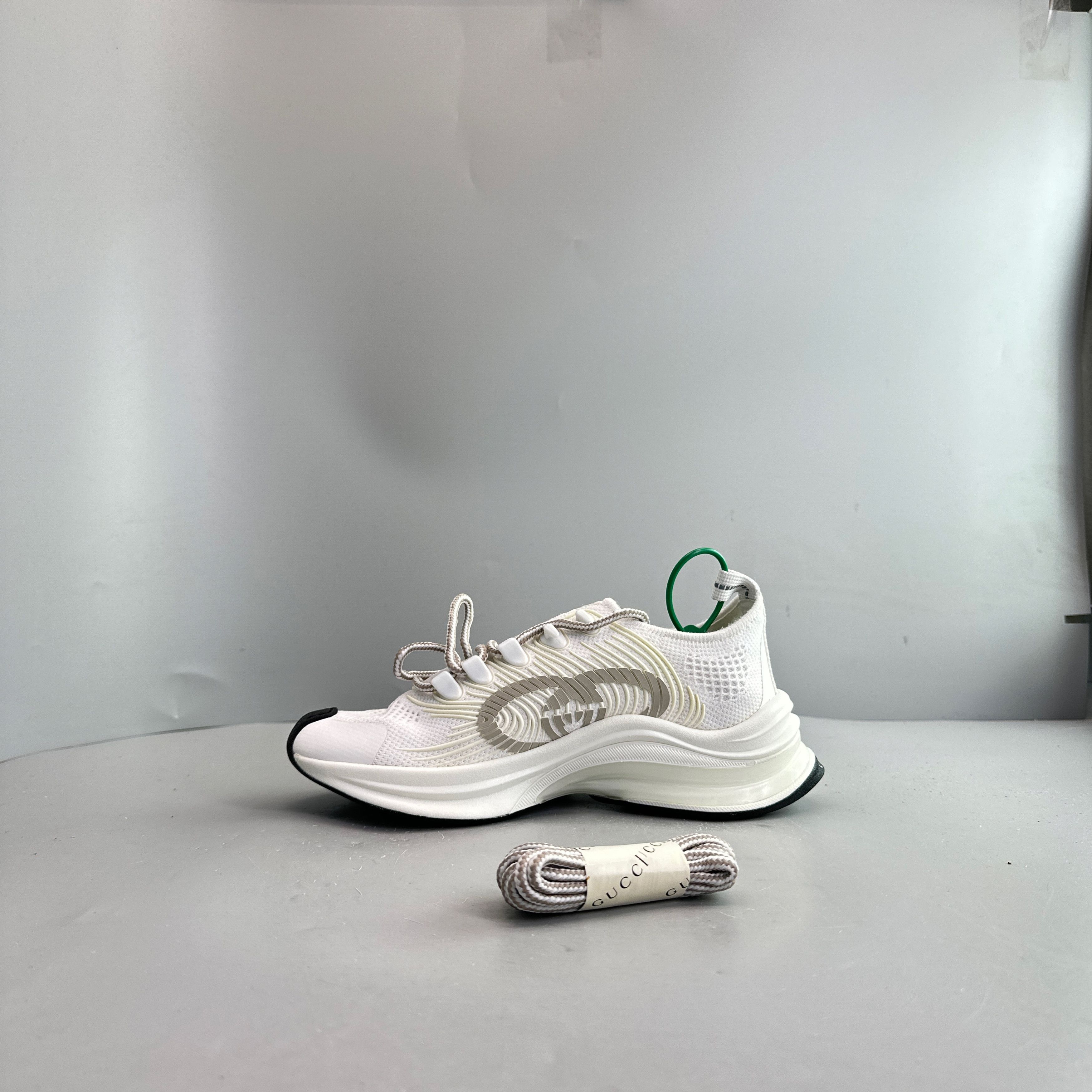 Gucci Gucci Run Sneakers White Size 35 Size US 5 / IT 35 - 10 Thumbnail