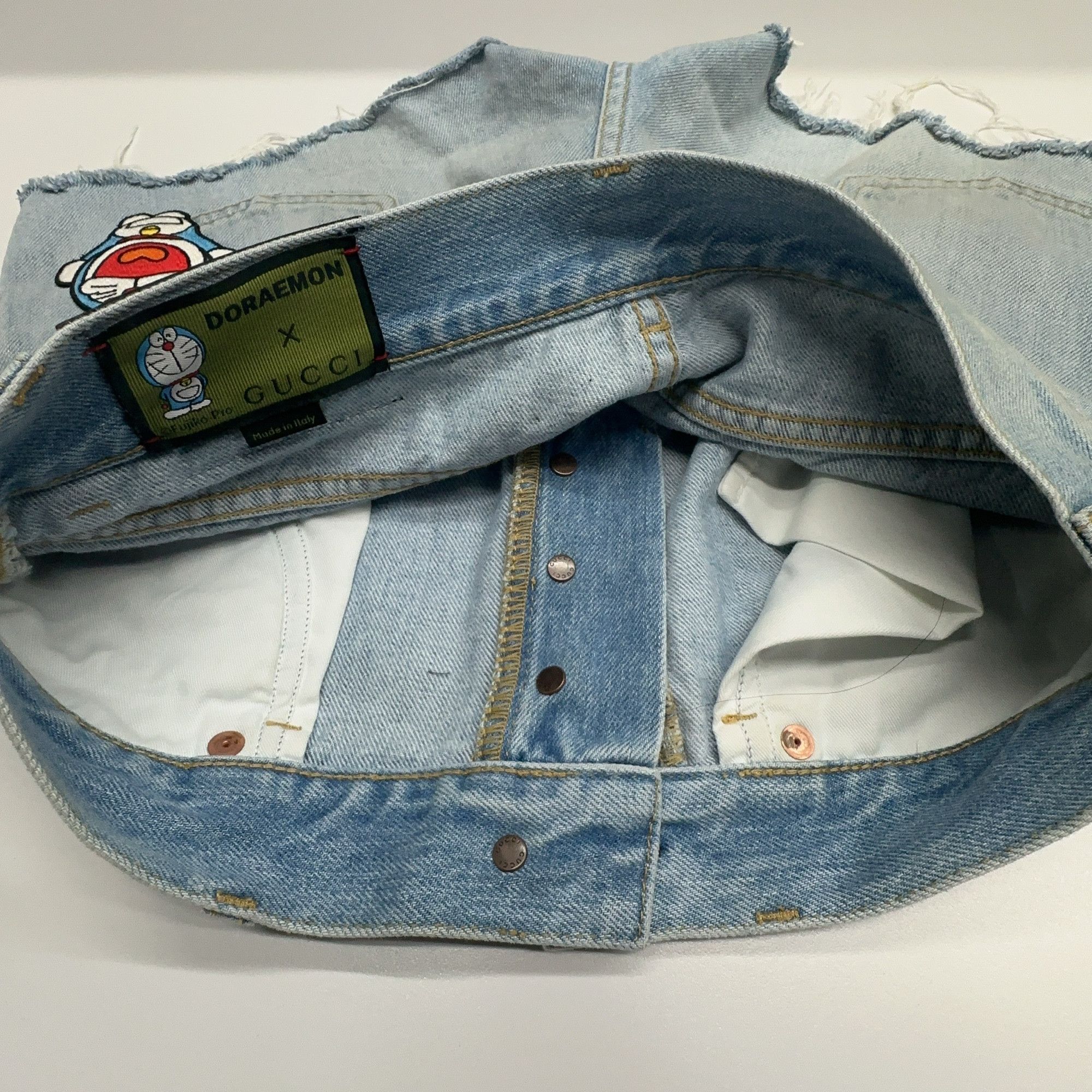 Gucci Gucci x Doraemon Embroidered Denim Shorts Size 26 Size 26" / US 2 / IT 38 - 6 Thumbnail