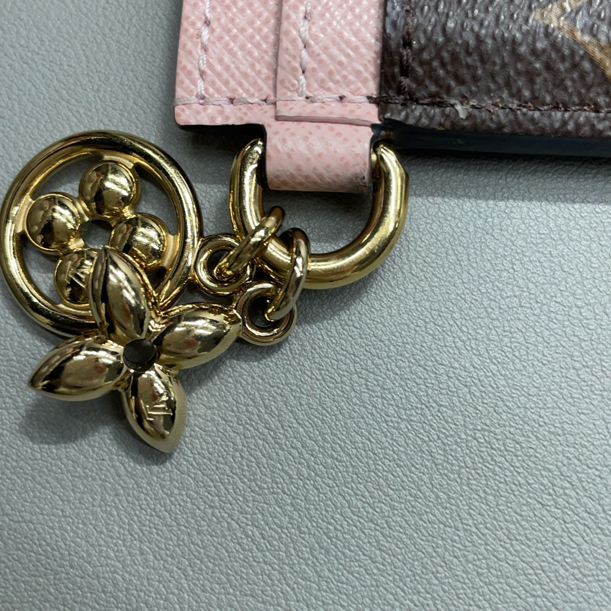 Louis Vuitton Louis Vuitton Monogram Pink Card Holder ONE SIZE Size ONE SIZE - 9 Thumbnail