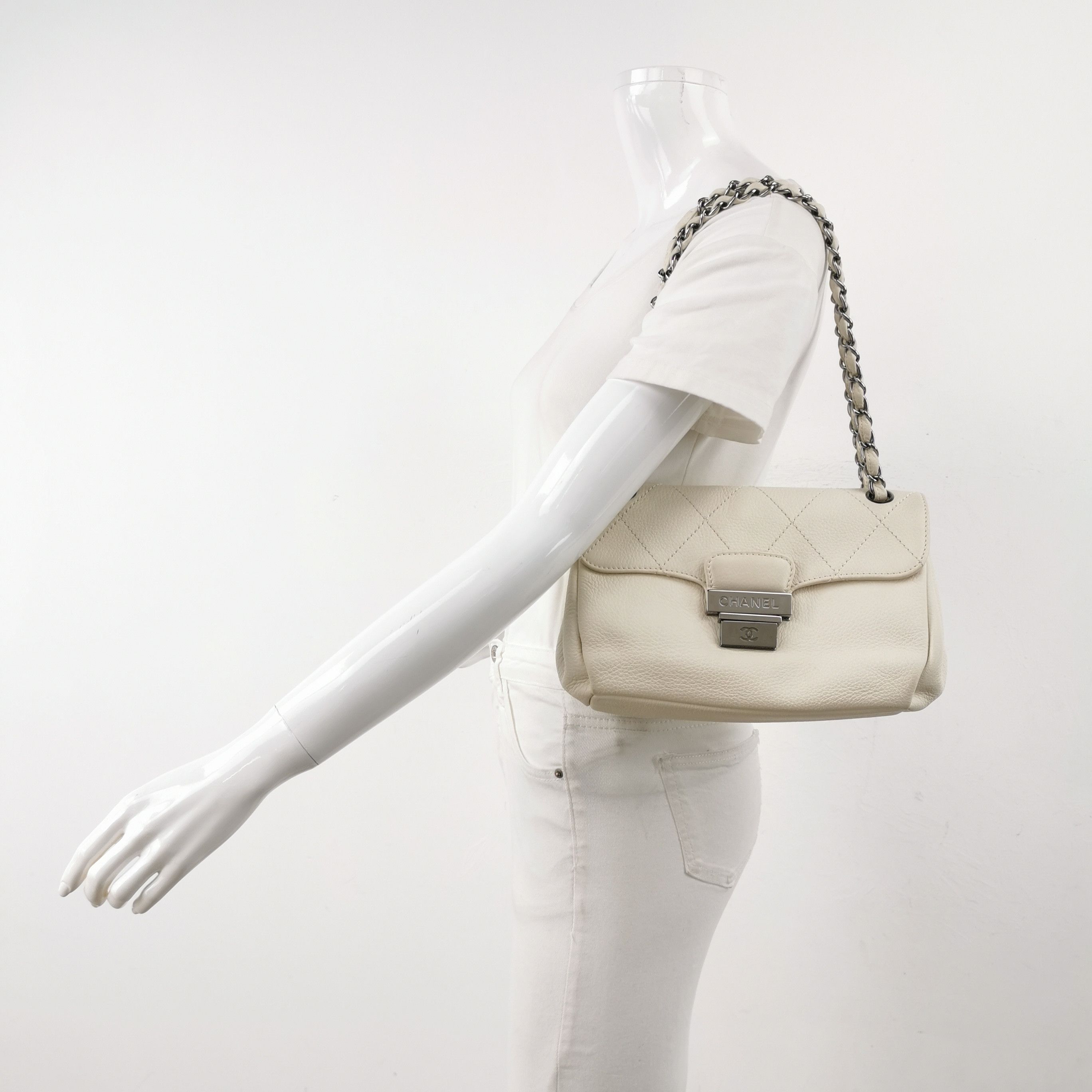 Chanel Chanel Women os Shoulder Bags Size ONE SIZE - 2 Thumbnail