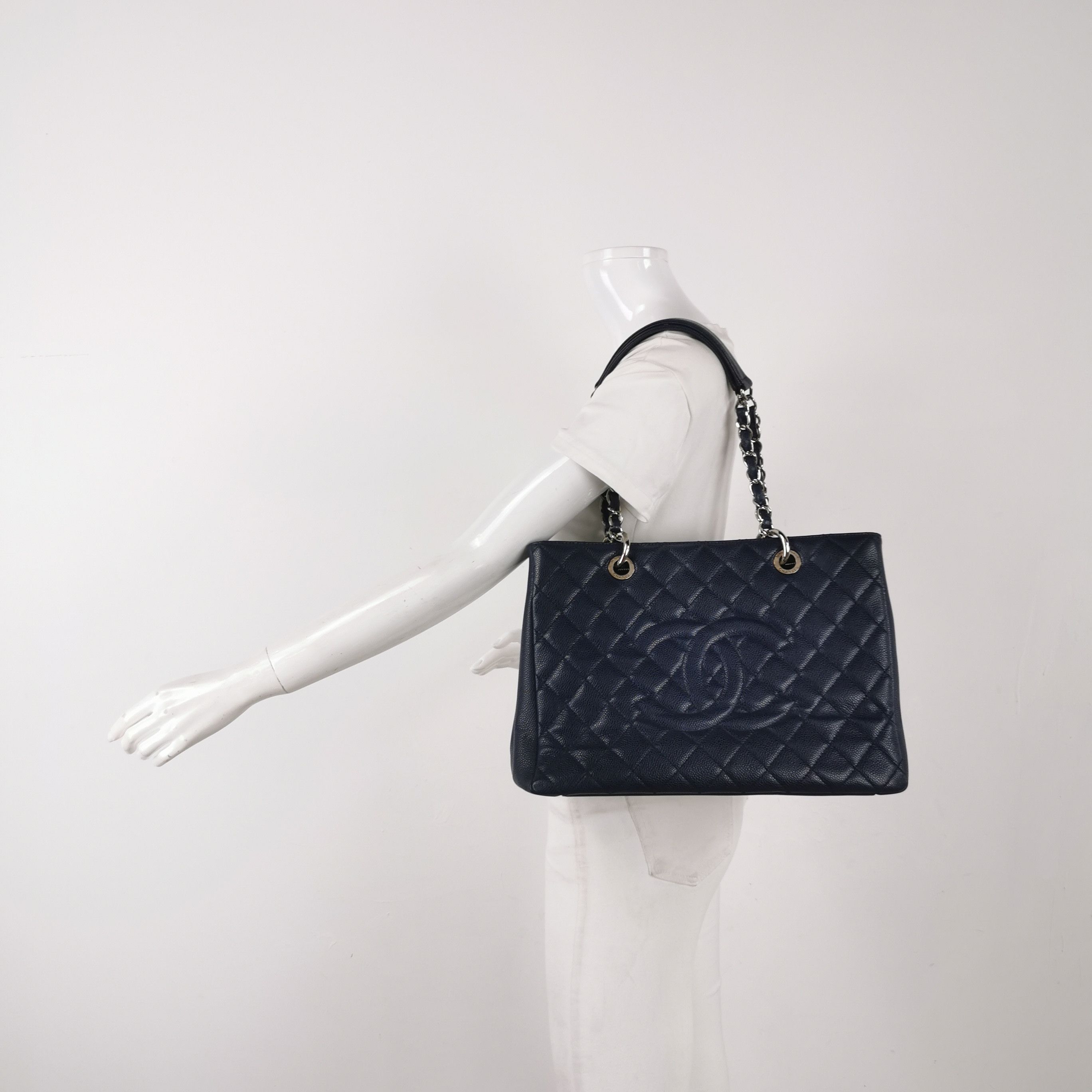 Chanel Chanel Women os Shoulder Bags Size ONE SIZE - 2 Thumbnail