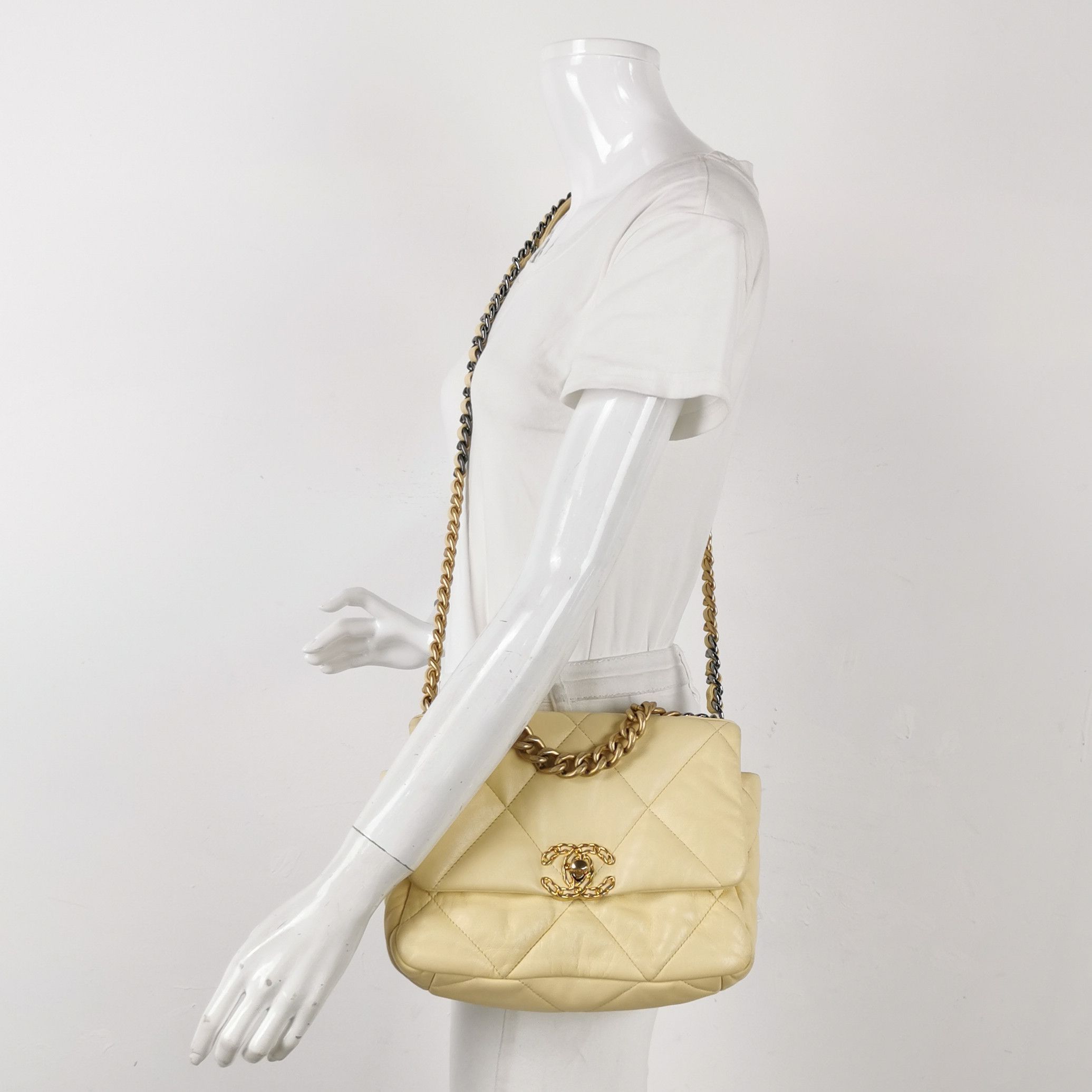 Chanel Chanel Women os Shoulder Bags Size ONE SIZE - 2 Thumbnail