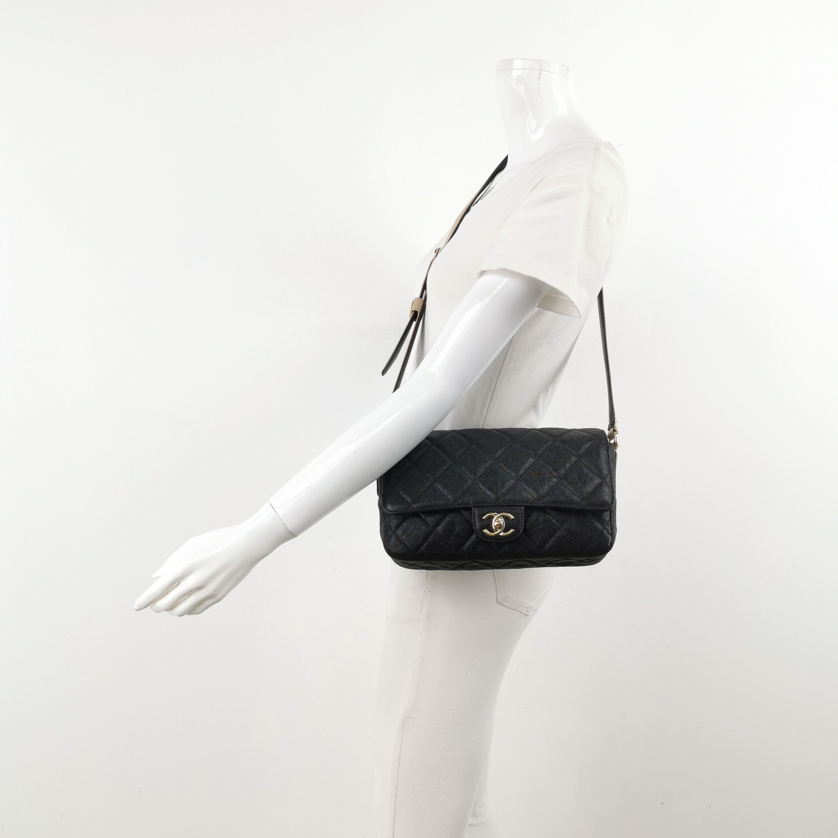 Chanel Chanel Women os Shoulder Bags Size ONE SIZE - 2 Thumbnail