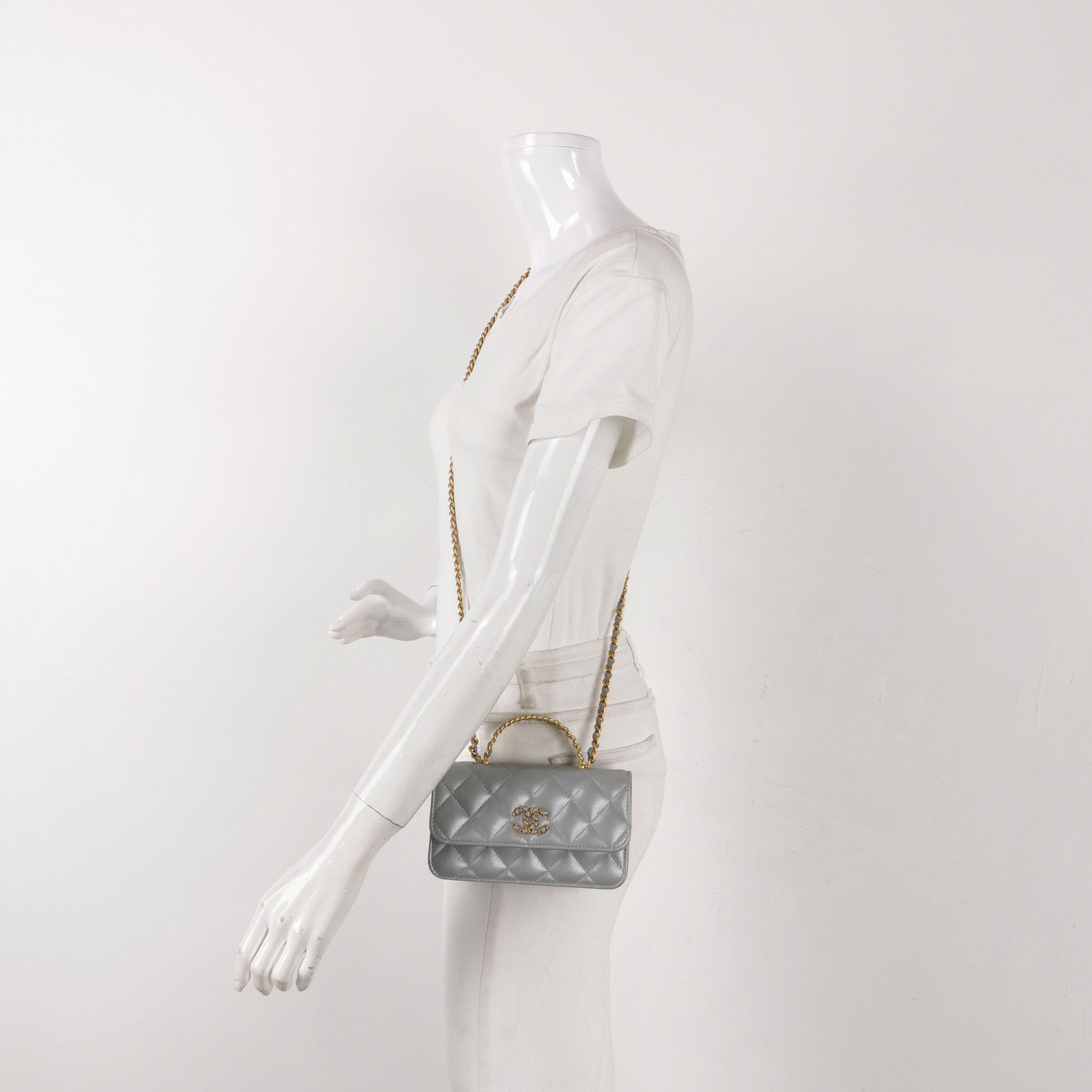 Chanel Chanel Women os Crossbody Bags Size ONE SIZE - 2 Thumbnail