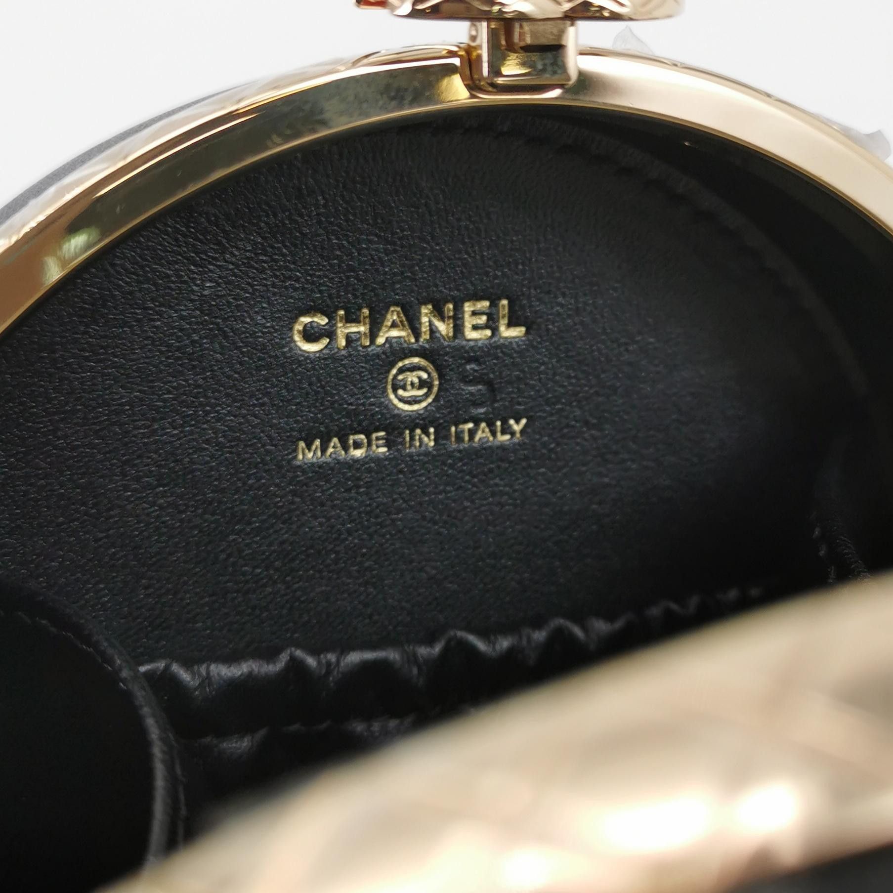 Chanel Chanel Women os Shoulder Bags Size ONE SIZE - 8 Thumbnail