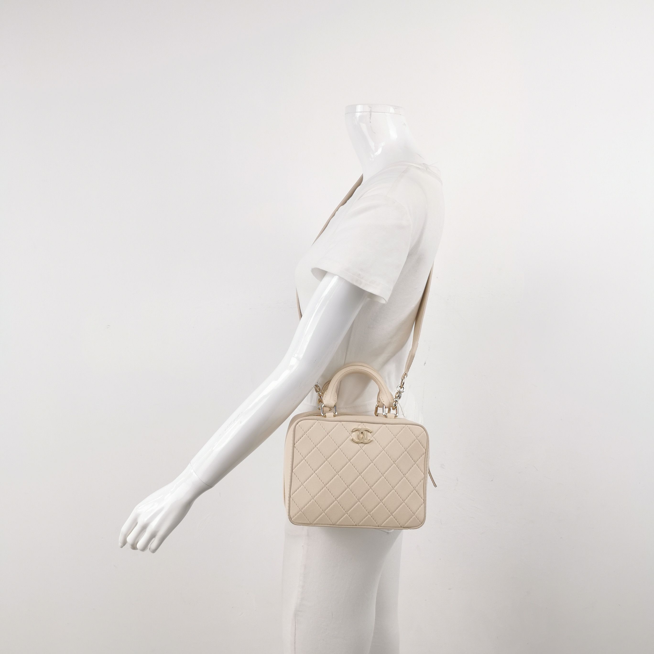 Chanel Chanel Women os Shoulder Bags Size ONE SIZE - 2 Thumbnail