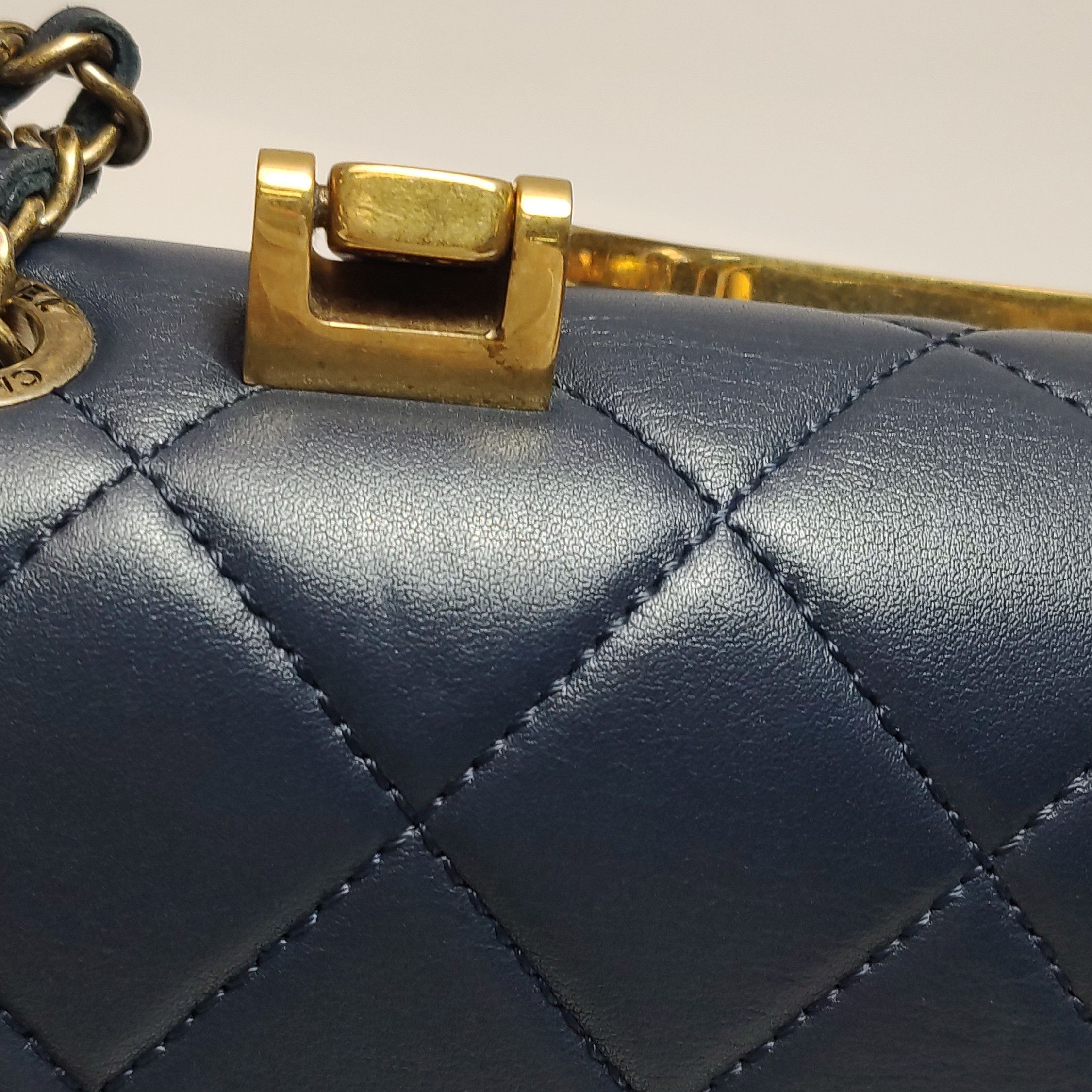 Chanel Chanel Women os Crossbody Bags Size ONE SIZE - 25 Thumbnail