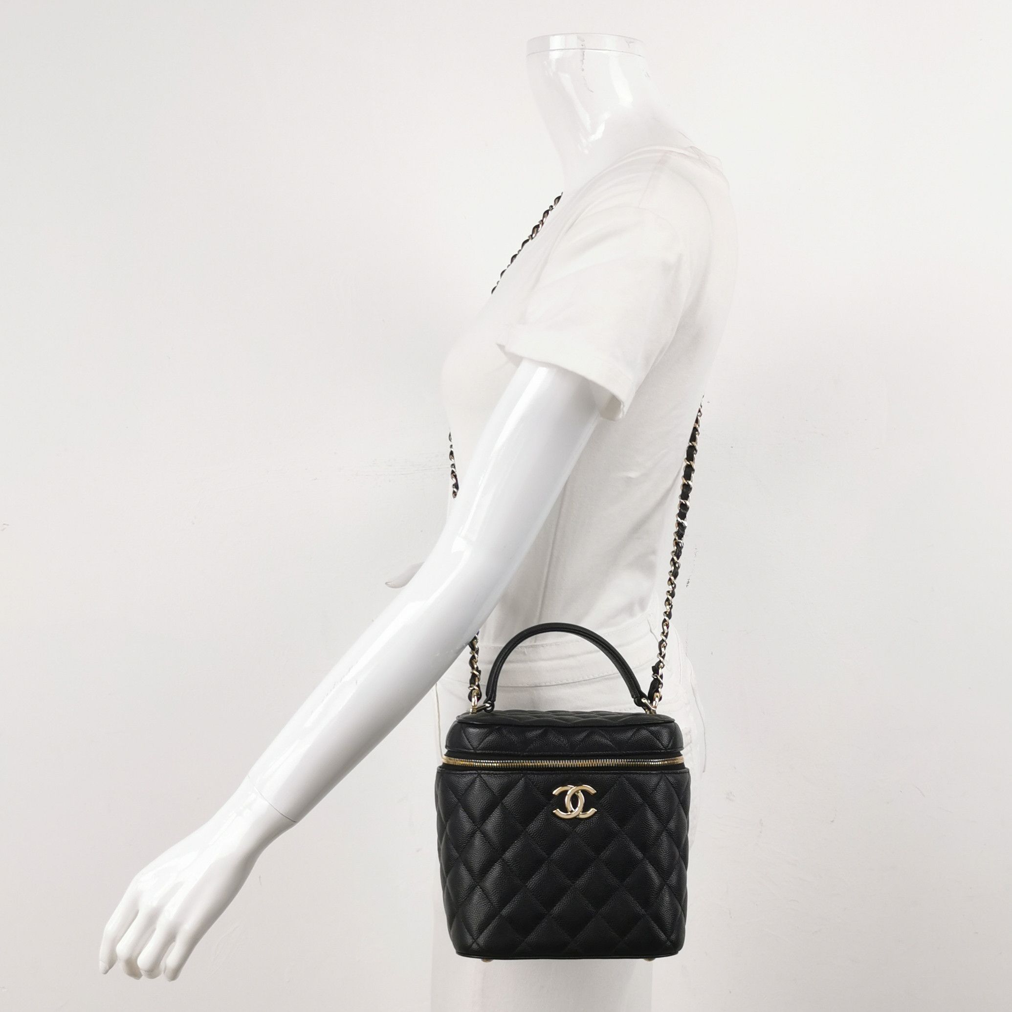 Chanel Chanel Women os Shoulder Bags Size ONE SIZE - 2 Thumbnail