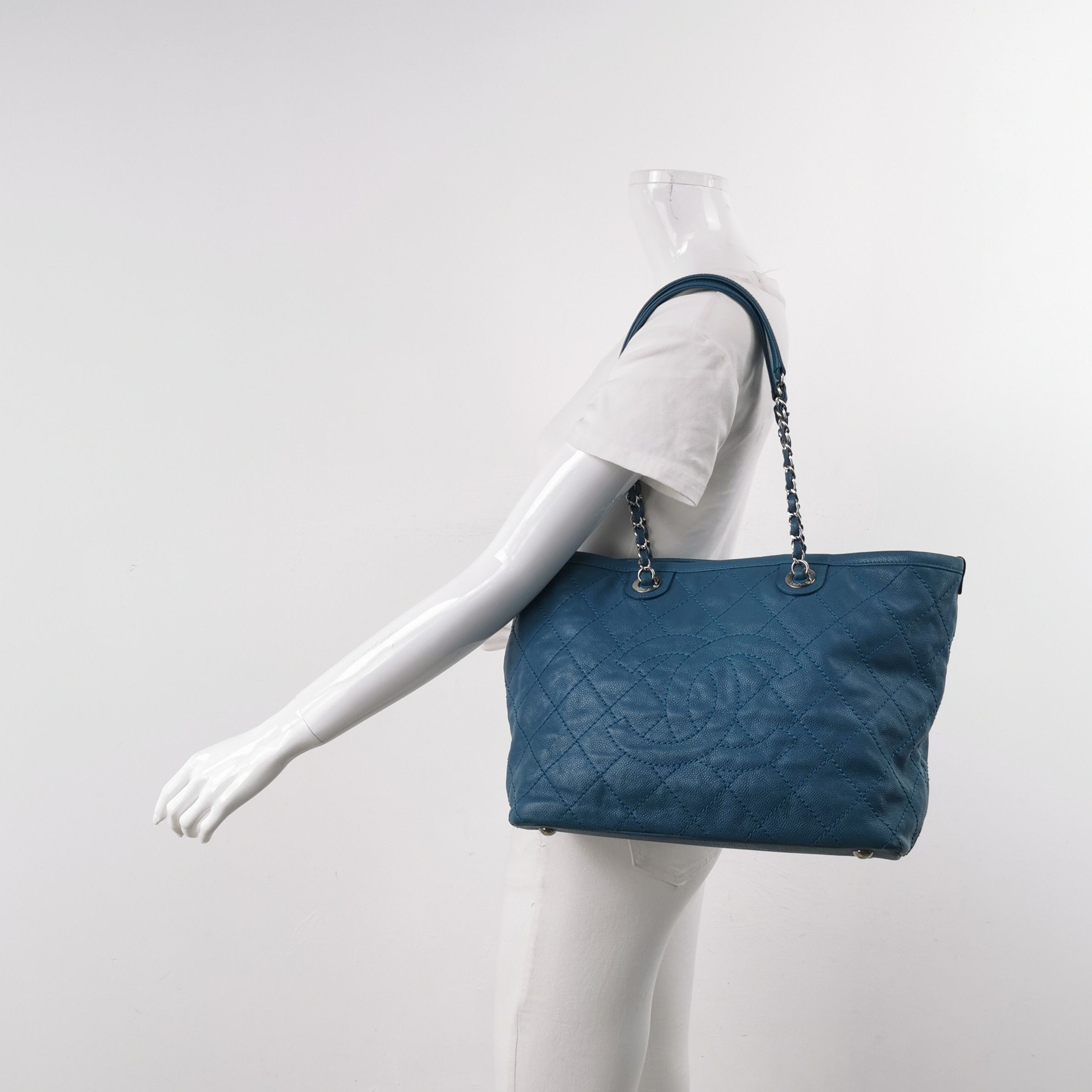Chanel Chanel Women os Shoulder Bags Size ONE SIZE - 2 Thumbnail