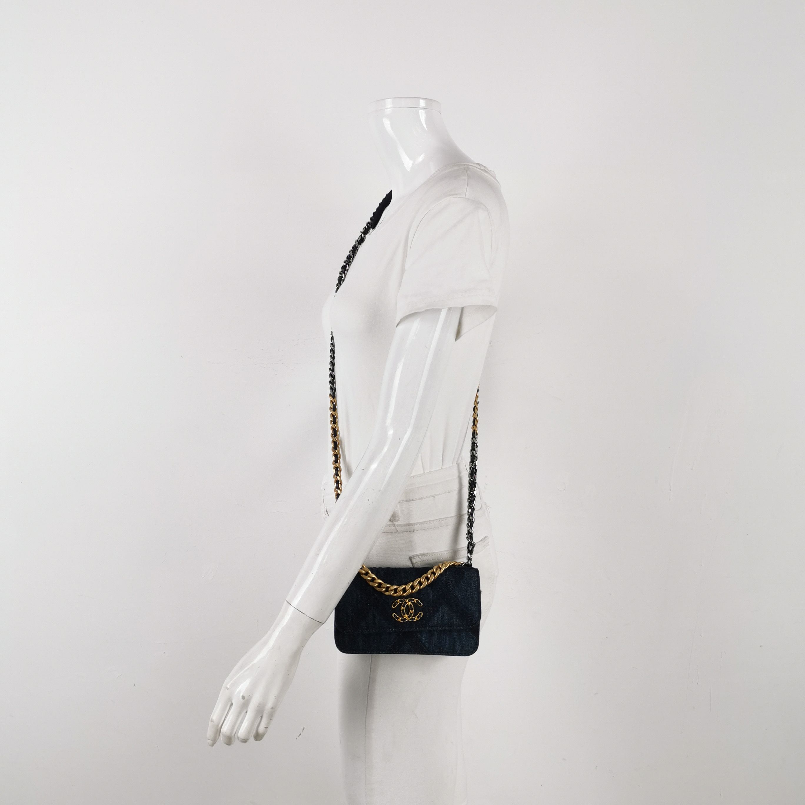 Chanel Chanel Women os Crossbody Bags Size ONE SIZE - 2 Thumbnail