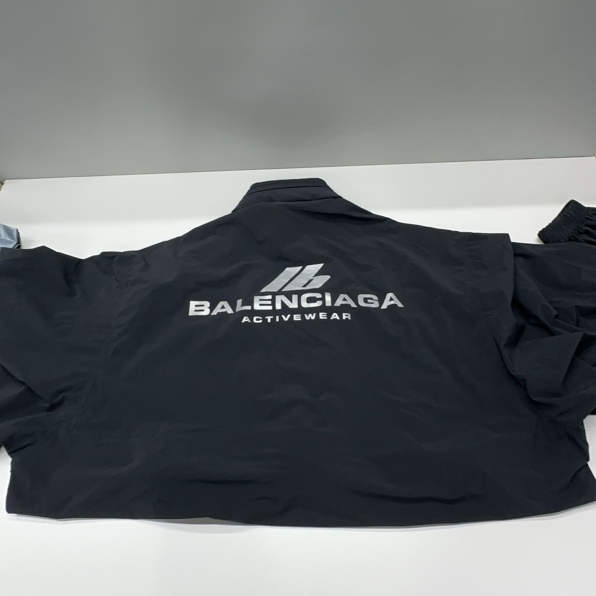 Balenciaga Balenciaga Logo Activewear Windbreaker Size M Size US M / EU 48-50 / 2 - 14 Thumbnail