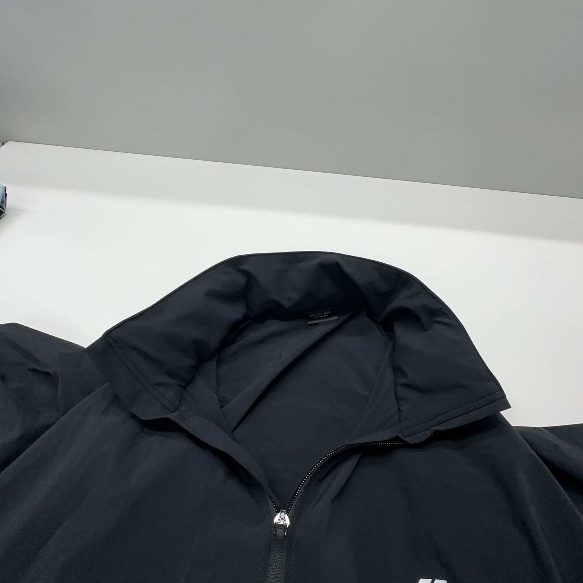 Balenciaga Balenciaga Logo Activewear Windbreaker Size M Size US M / EU 48-50 / 2 - 7 Thumbnail