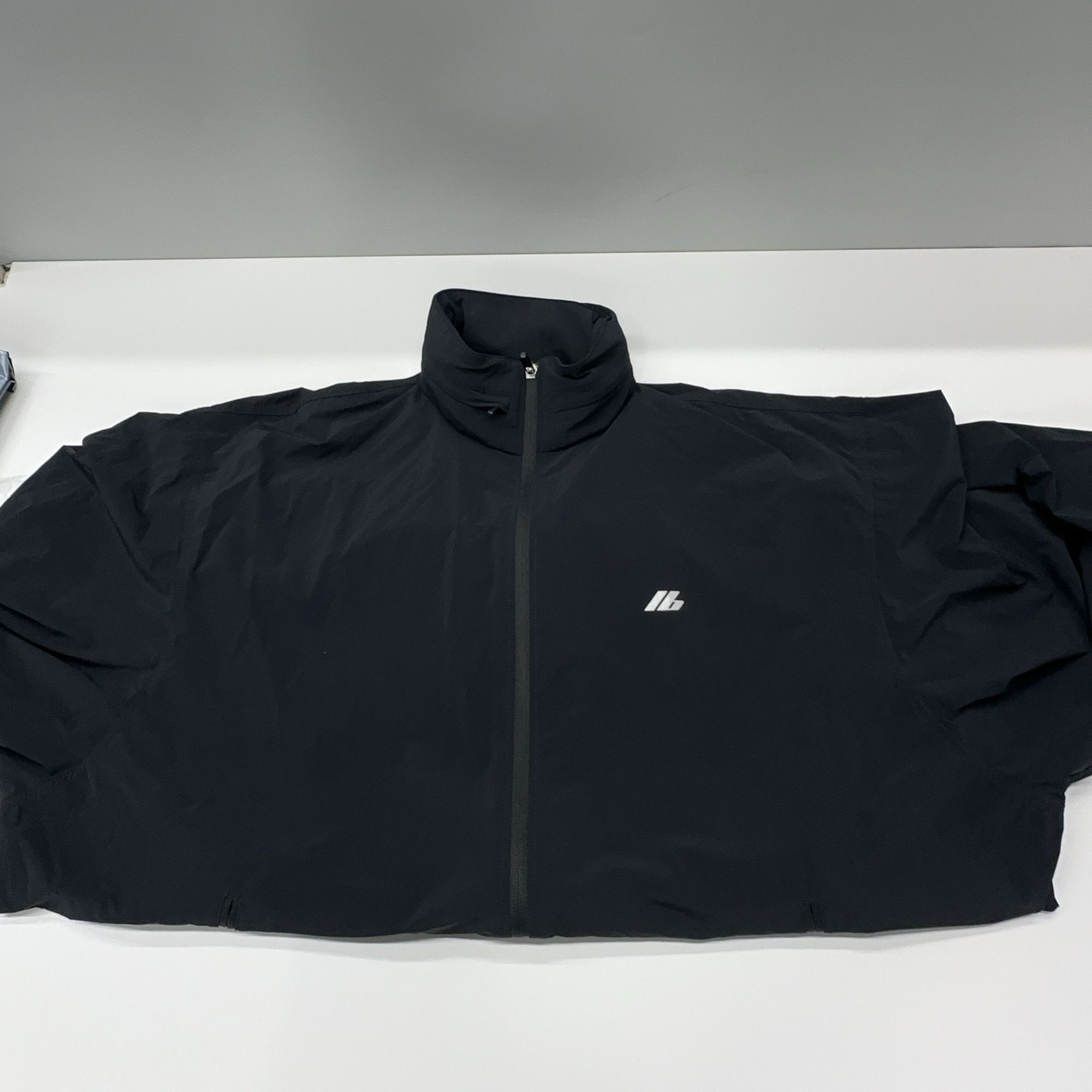 Balenciaga Balenciaga Logo Activewear Windbreaker Size M Size US M / EU 48-50 / 2 - 9 Thumbnail