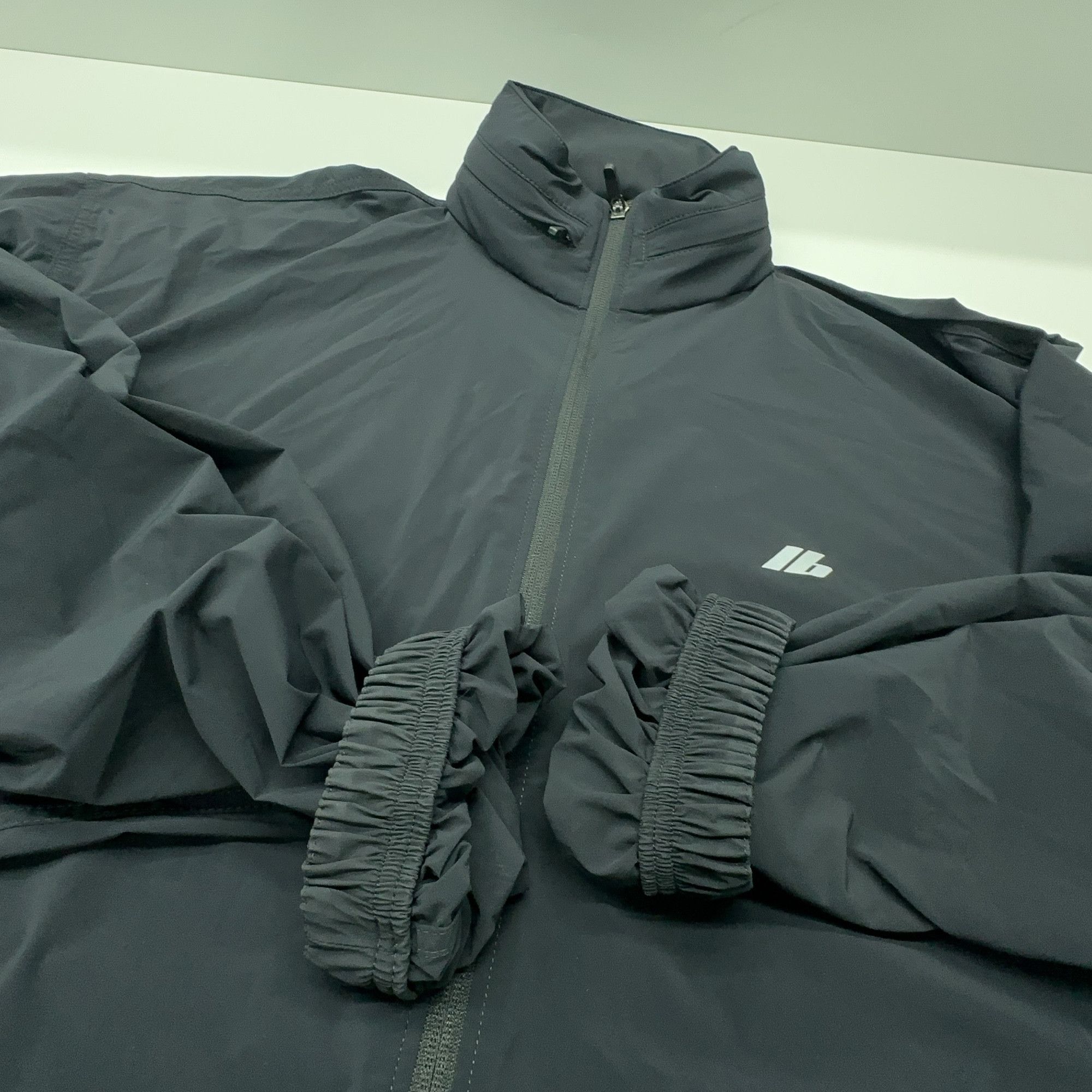 Balenciaga Balenciaga Logo Activewear Windbreaker Size M Size US M / EU 48-50 / 2 - 13 Thumbnail