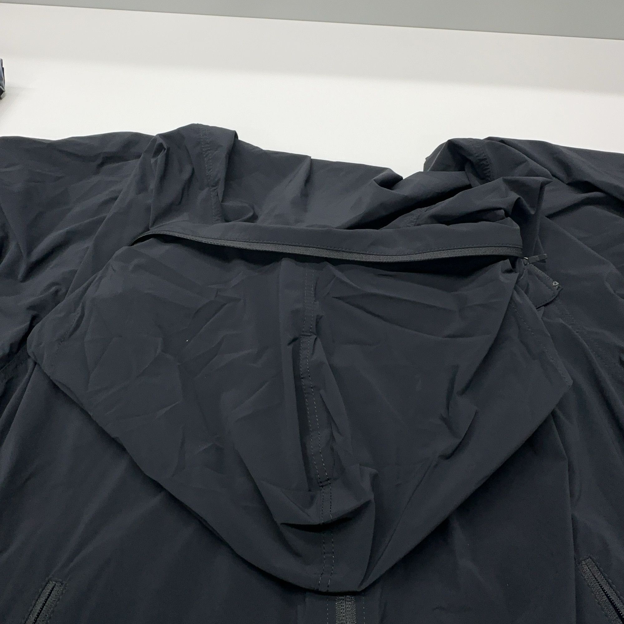 Balenciaga Balenciaga Logo Activewear Windbreaker Size M Size US M / EU 48-50 / 2 - 8 Thumbnail